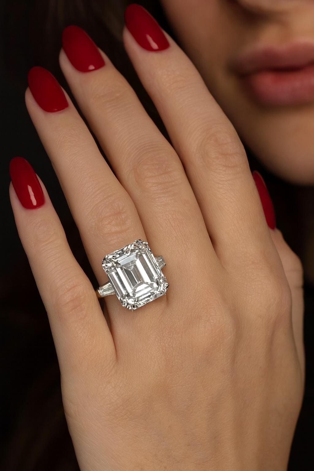 GRAFF 22 Karat Diamantring mit Smaragdschliff (Zeitgenössisch) im Angebot