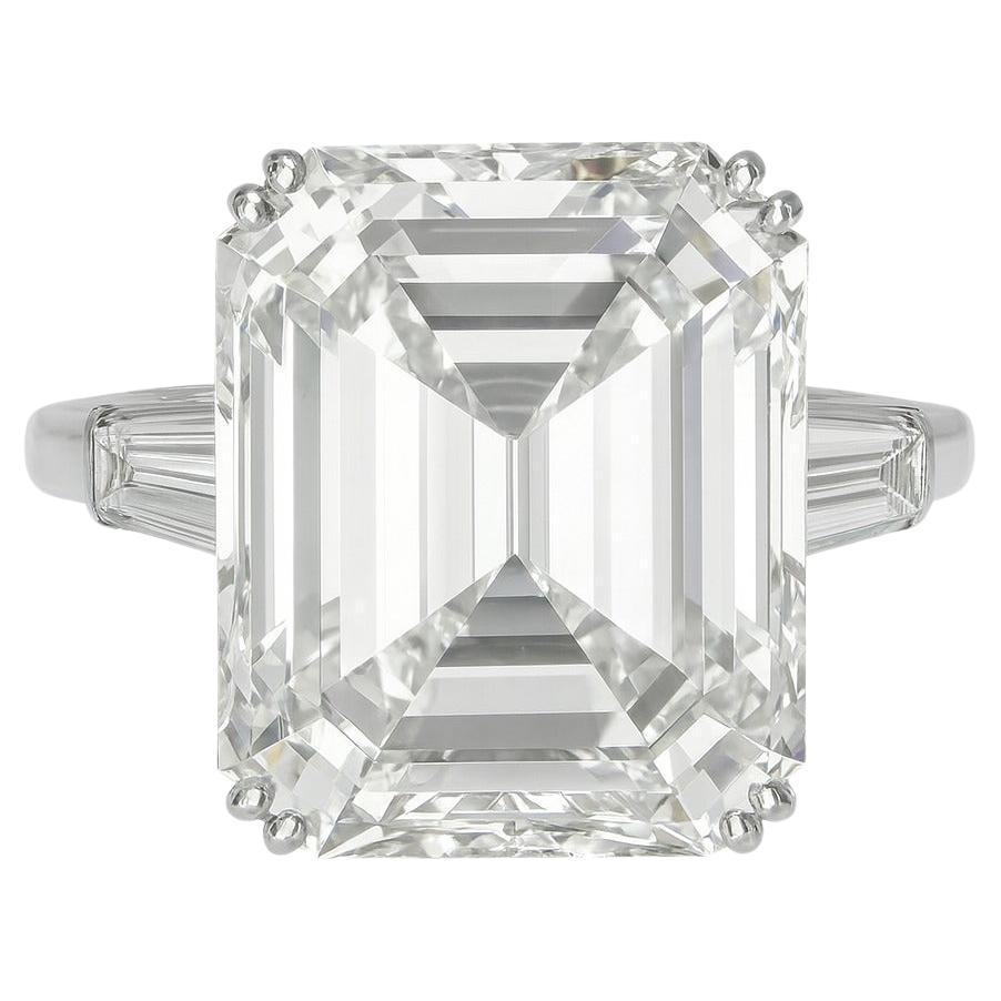 GRAFF 22 Karat Diamantring mit Smaragdschliff im Angebot