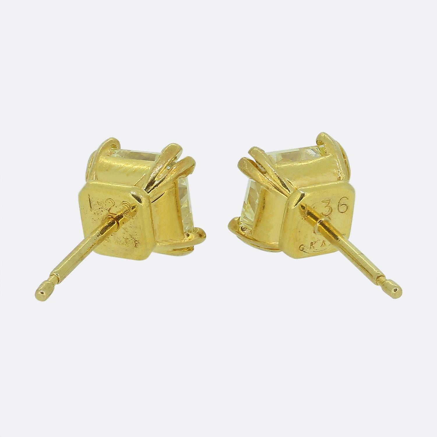 Graff 2.58 Carat Natural Fancy Yellow Diamond Earrings (Carréeschliff) im Angebot