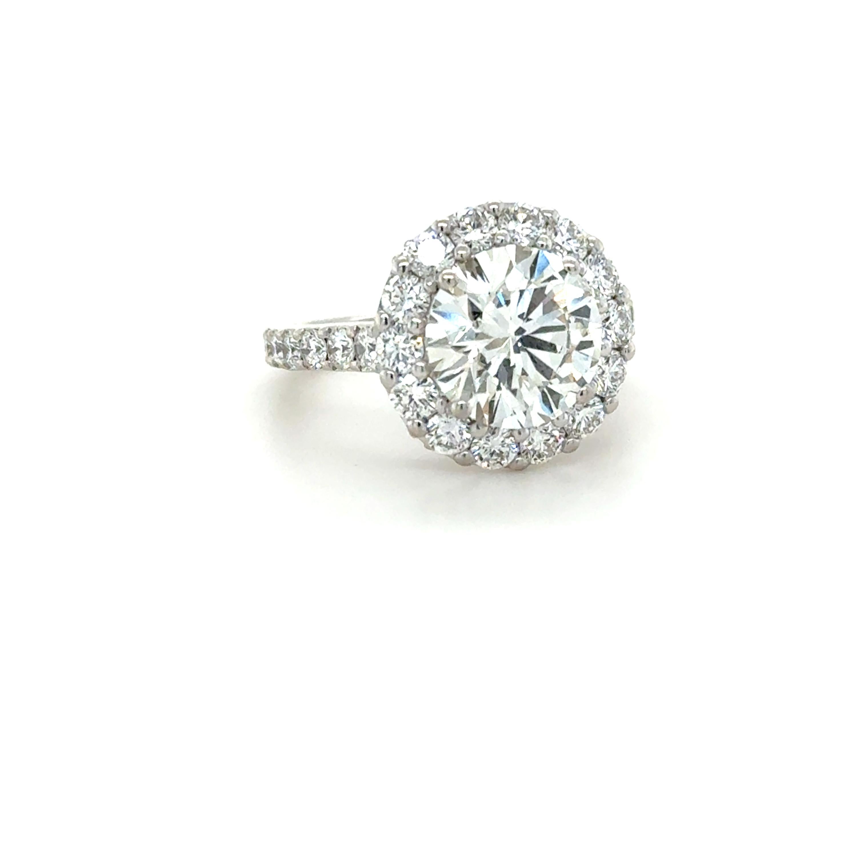 Contemporaneo Anello Icone con diamante rotondo Brilliante di Graff da 2,65 carati in vendita