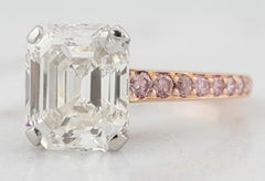 Anello di fidanzamento Graff con diamante taglio smeraldo da 4,25 carati e Pink Diamond naturale