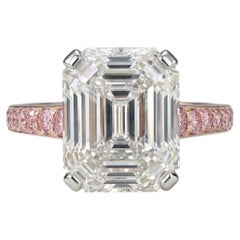 Anello di fidanzamento Graff con diamante taglio smeraldo da 4,25 carati e Pink Diamond naturale