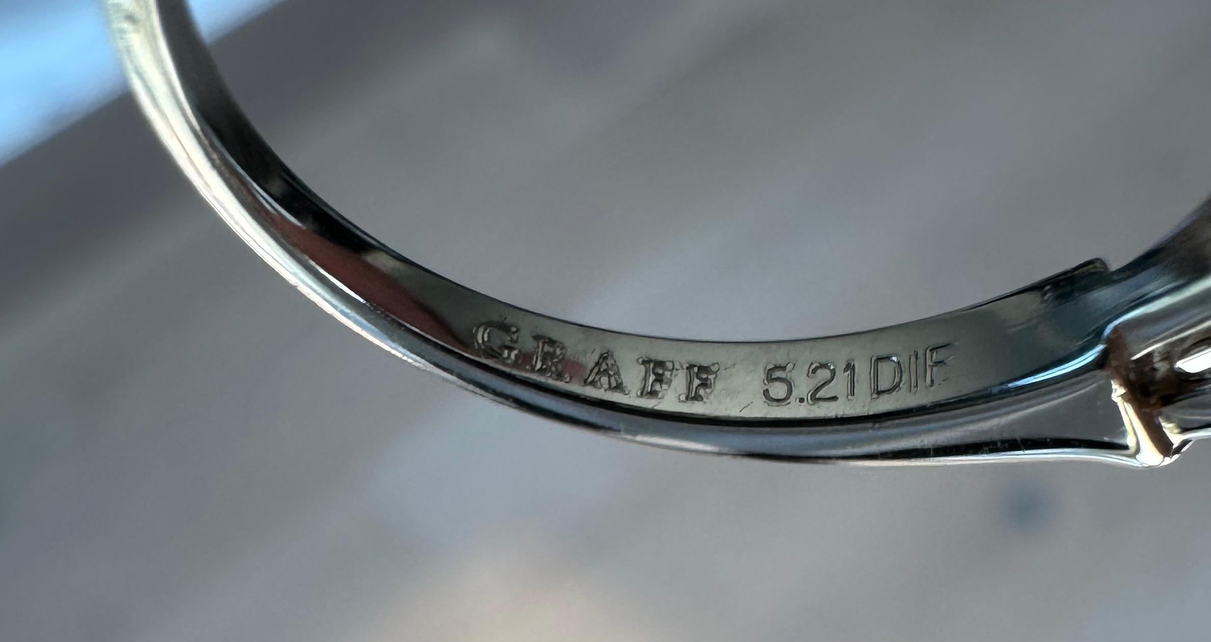 GRAFF 5.21ct. Makelloser quadratischer Diamant-Verlobungsring mit Smaragdschliff im Angebot 2