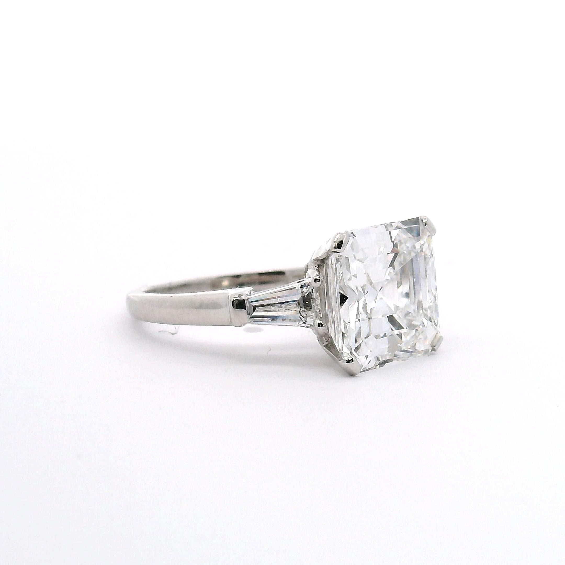 Women's GRAFF 5.21ct. Flawless Square Emerald Cut Diamond Engagement Ring For Sale