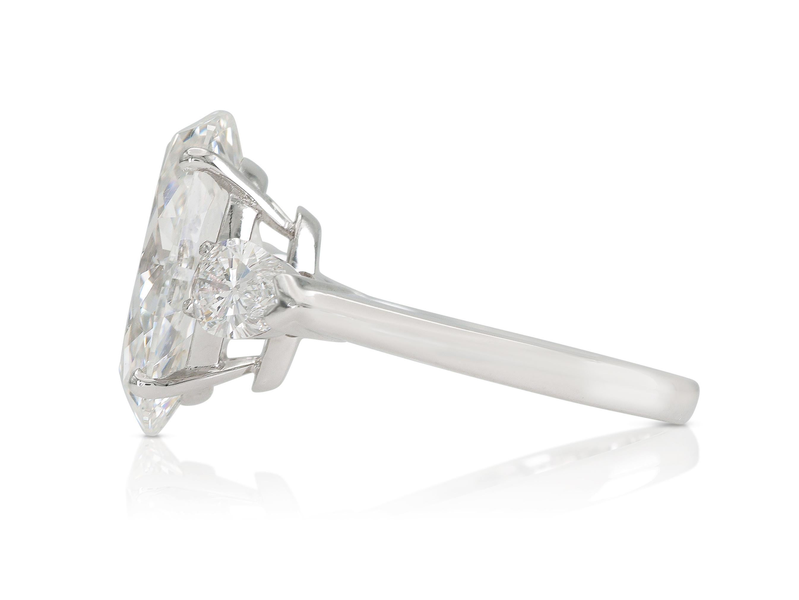 Graff 6.29 Carat Oval Cut Diamond Engagement Ring In Good Condition For Sale In New York, NY
