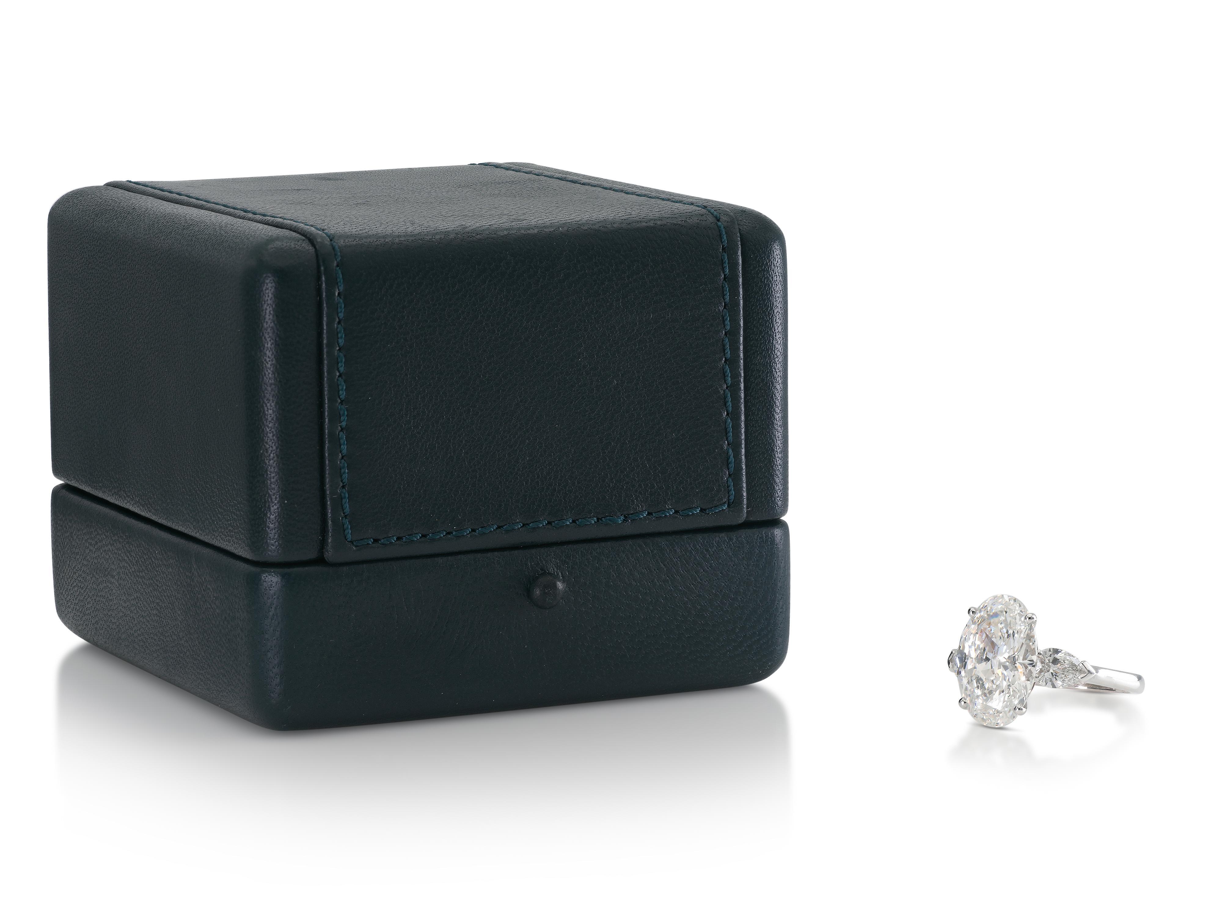 Graff 6.29 Carat Oval Cut Diamond Engagement Ring For Sale 2