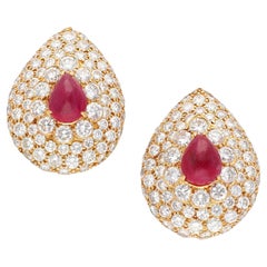 GRAFF Clips d'oreilles boutons en forme de poire avec rubis et diamants cabochons