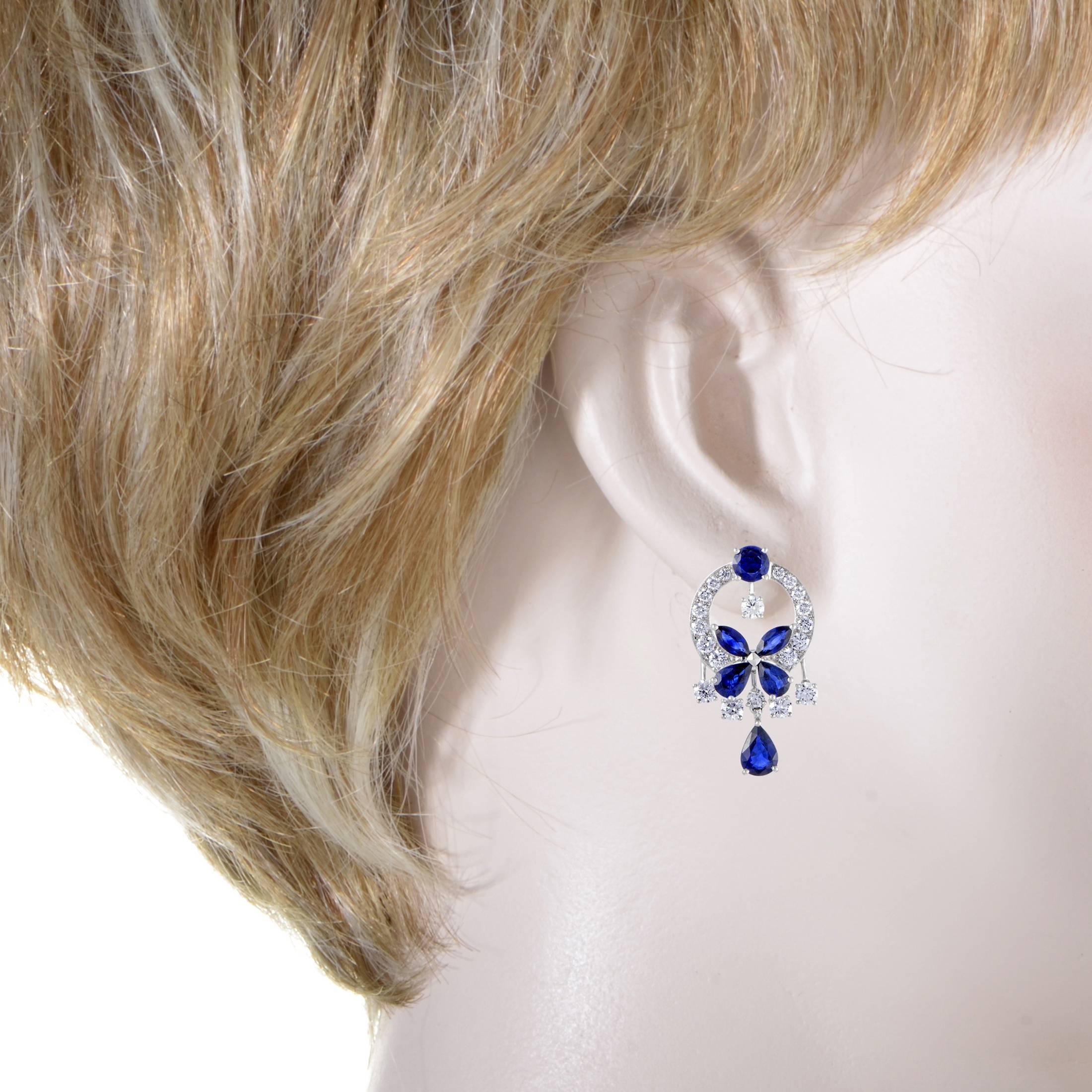 These beautiful 18K white gold earrings from Graff Diamonds epitomize elegance and class. The spectacular pair's design includes 2.42ct of stunning diamonds and 5.44ct of mesmerizing sapphires that give the earrings an extravagantly stylish appeal. 
