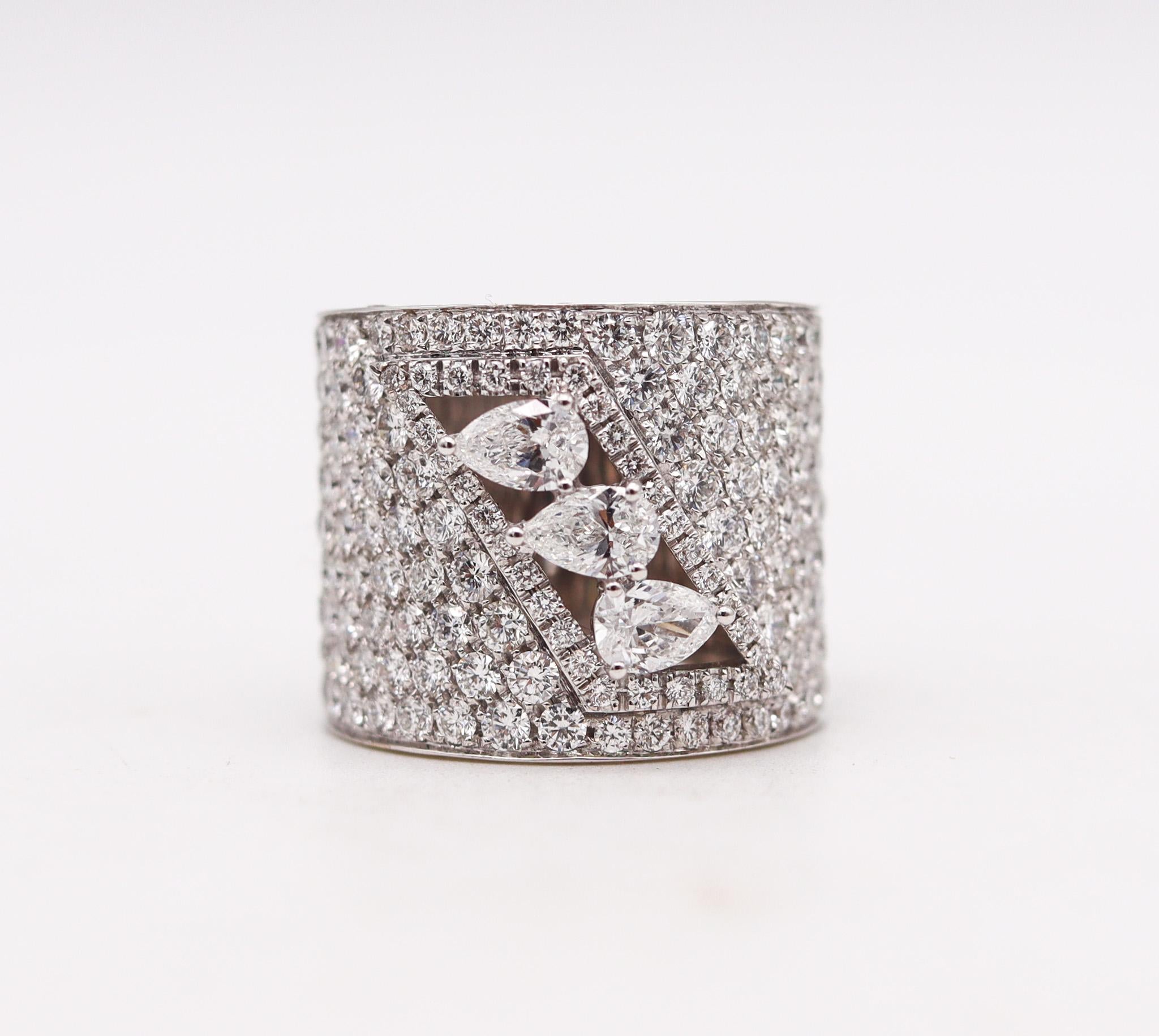 Ring band designed by Graff.

A stunning statement ring, created by the retailer company Graff. It is a contemporary ring crafted with impeccable detail as expected from this company in solid white gold of 18 karats with high polished finish. It is