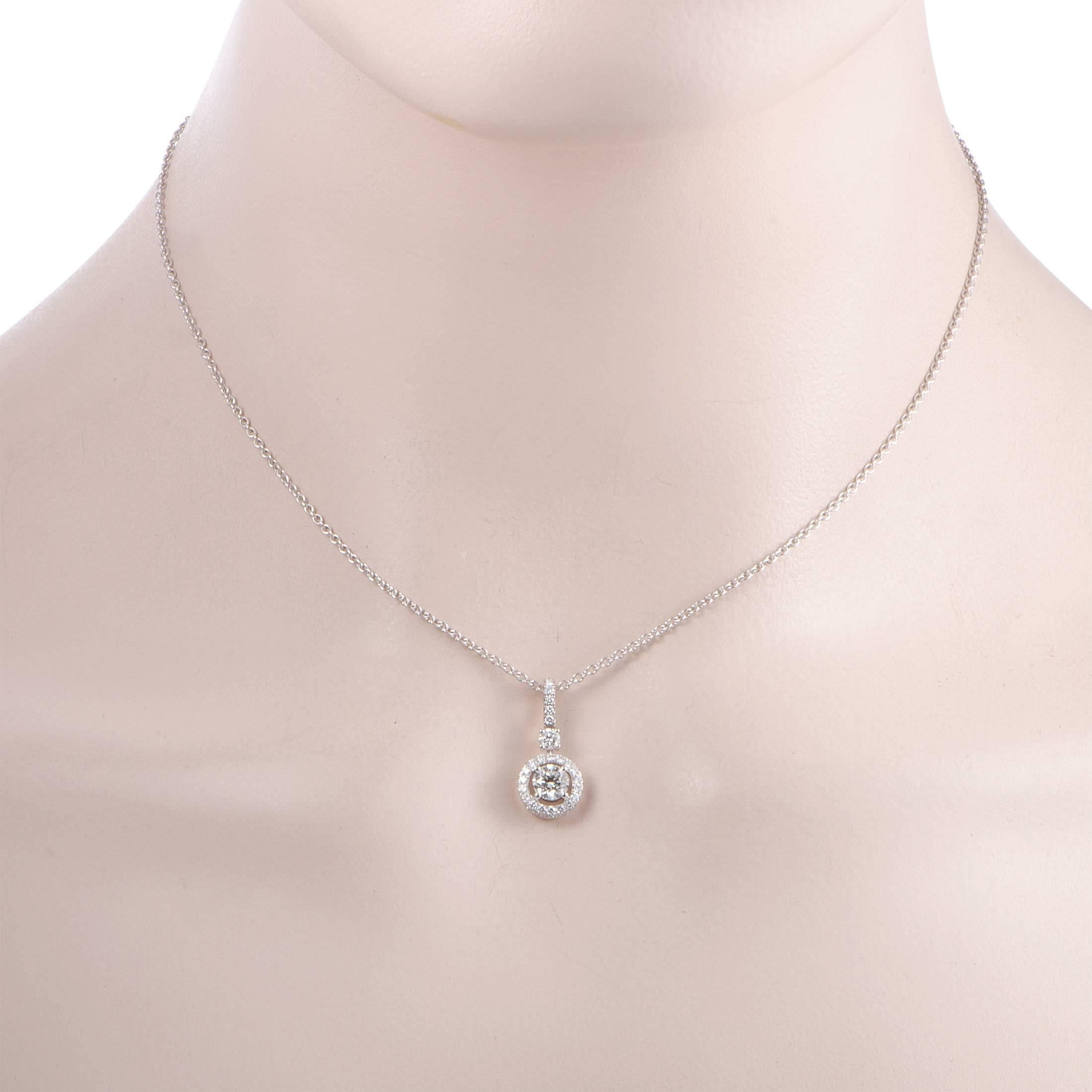 Designed in a gorgeously understated manner, this sublime 18K white gold necklace from Graff boasts a stunningly classy and elegant appeal. The necklace features a pendant set with a colorless (grade F) diamond of VS1 clarity that weighs 0.50