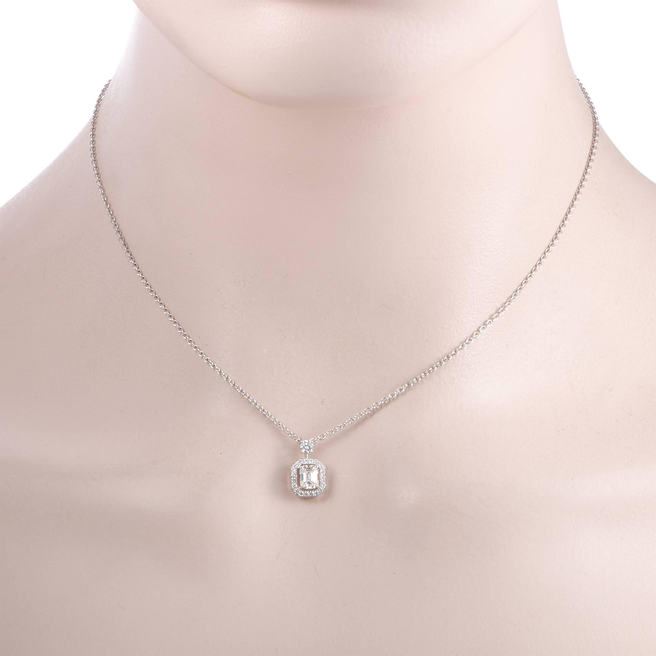 Featuring an incredibly classy design, this gorgeous 18K white gold necklace from Graff exudes elegance and refinement. The necklace features a pendant set with a nearly colorless (grade G) diamond of VS1 clarity that weighs 0.60 carats, while the