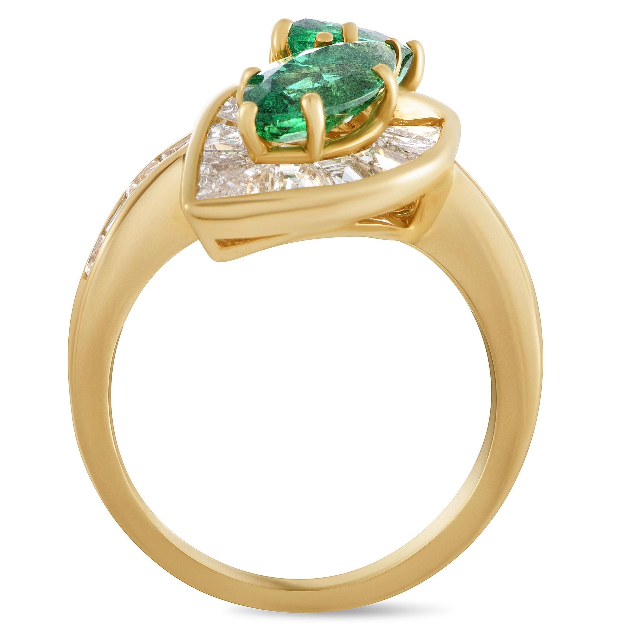 Epitomizing the very essence of prestigious extravagance, this majestic ring from Graff will add a compellingly luxe touch to any ensemble of yours. The ring is expertly crafted from 18K yellow gold and it is set with resplendent diamonds and regal