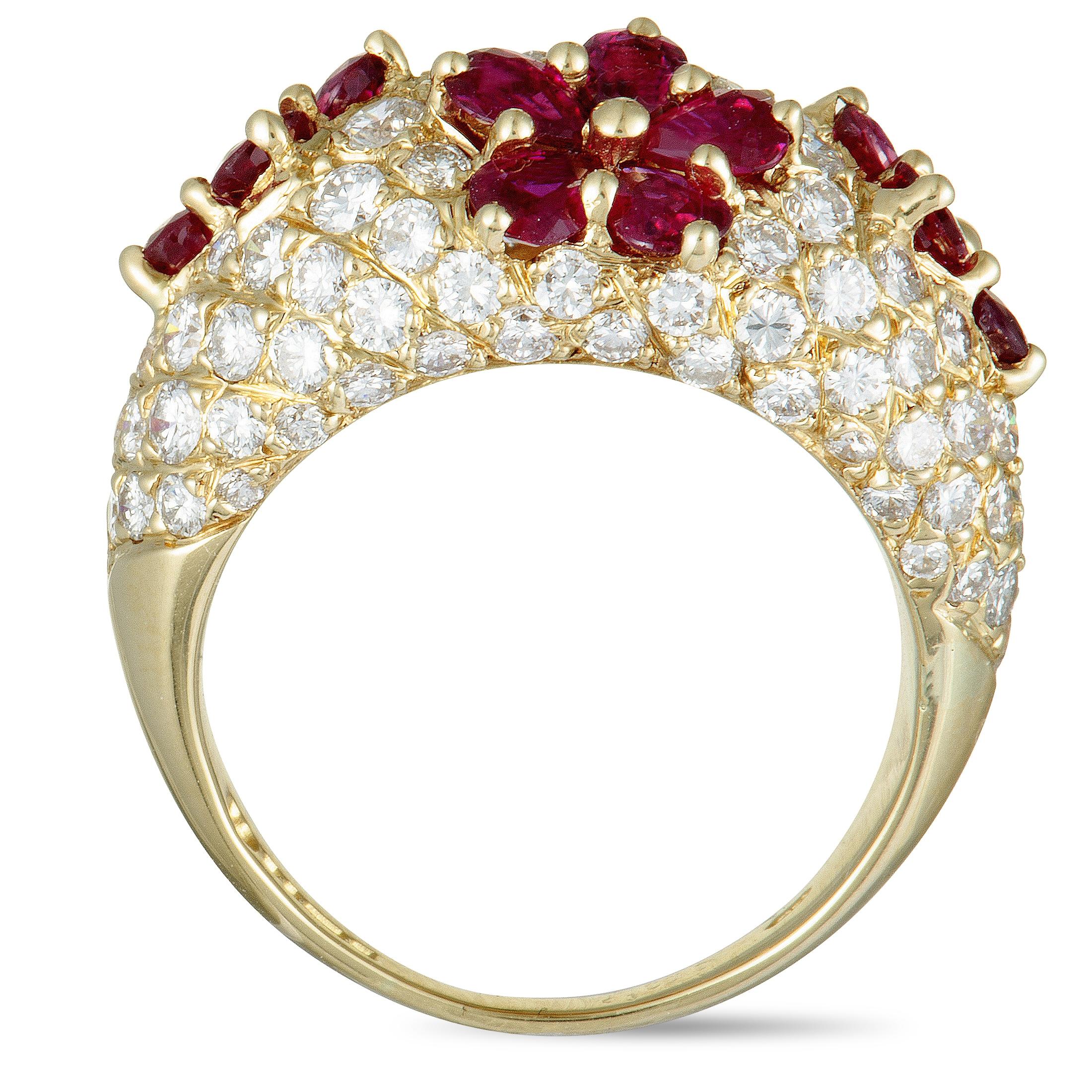 An epitome of prestige and extravagance, this fabulous jewelry piece that is presented by Graff boasts incredibly lavish décor, offering an exceptionally eye-catching appearance. The ring is wonderfully crafted from 18K yellow gold and embellished