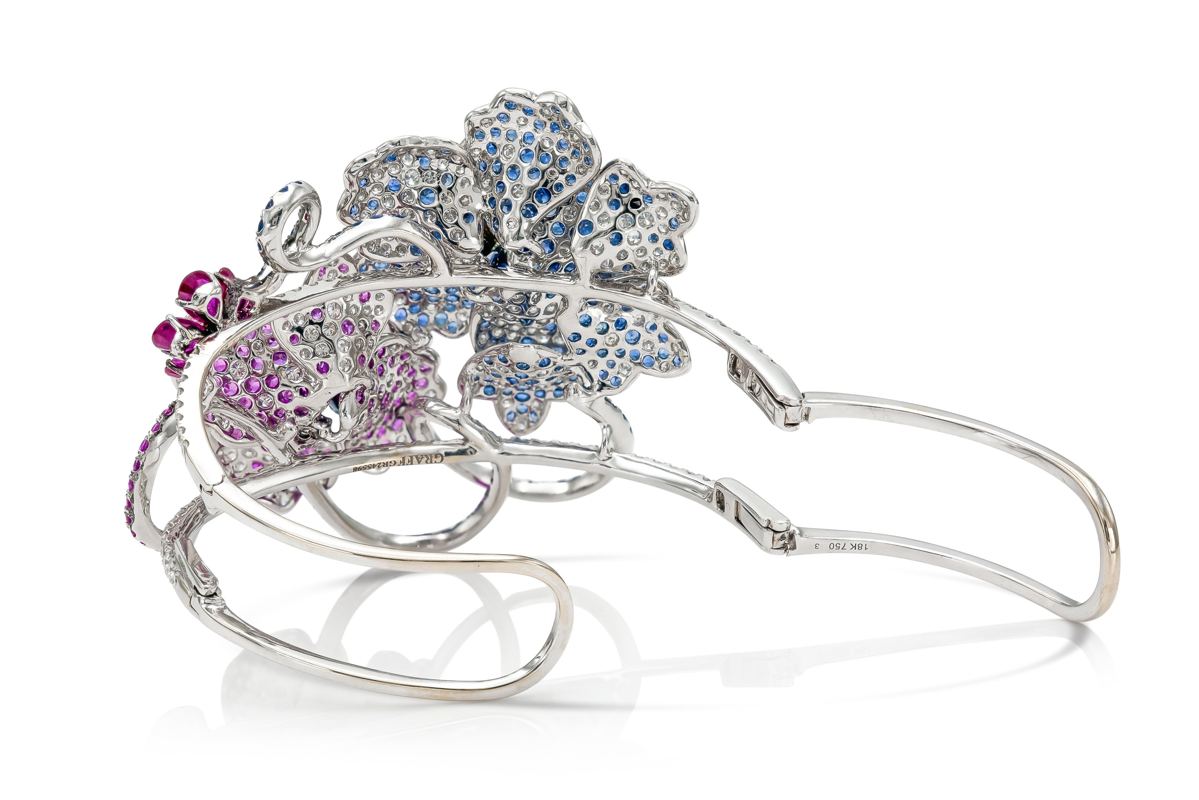 Graff, manchette fleur en diamants, rubis et saphirs Bon état - En vente à New York, NY