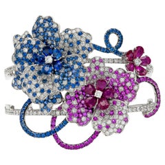 Pulsera brazalete flor Graff de diamantes, rubíes y zafiros