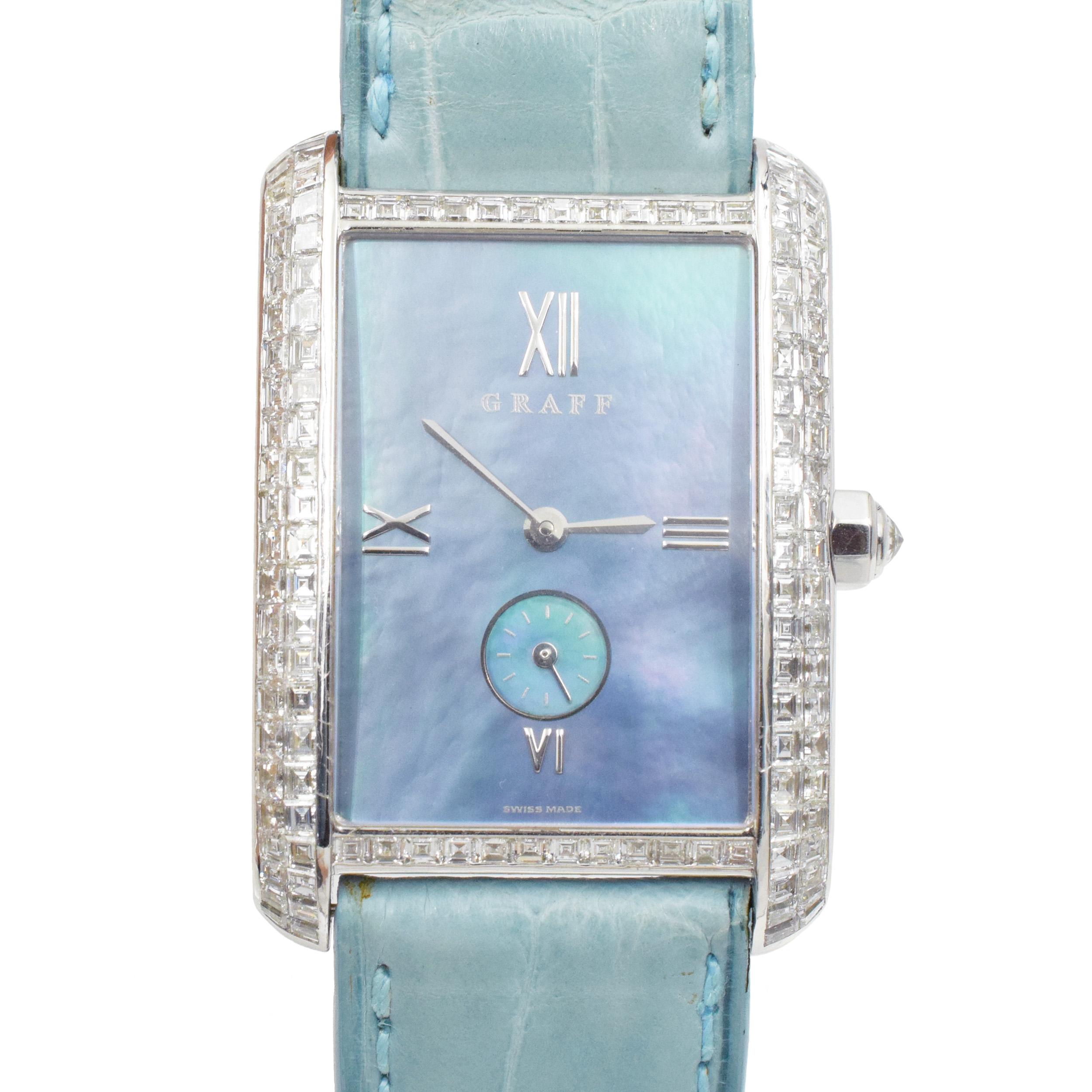 Graff Armbanduhr mit Perlmutt und Diamanten. 
Die Uhr verfügt über ein rechteckiges Perlmuttzifferblatt, ein mit runden und quadratischen Diamanten besetztes Gehäuse und ein blaues Lederarmband. Automatisches Uhrwerk. Gefertigt aus Platin und 18