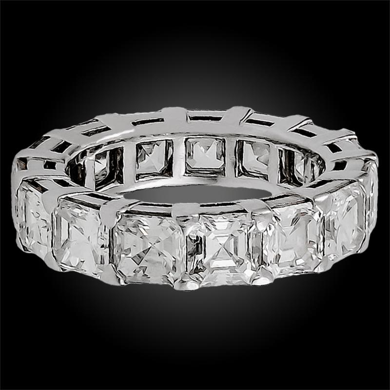 Graff Eternity-Ring mit Diamanten im Smaragdschliff für Damen oder Herren im Angebot
