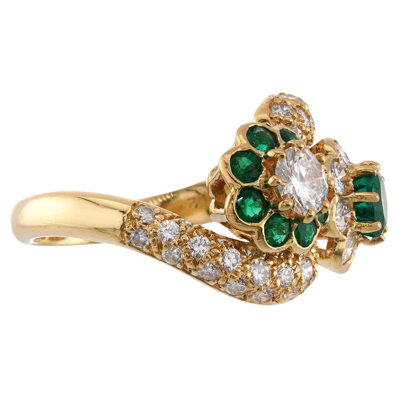 GRAFF Emerald Diamond 18k Yellow Gold Bypass Ring In Excellent Condition For Sale In New York, NY