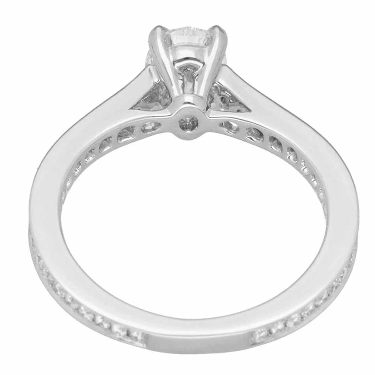 Taille ovale Bague GRAFF avec cadre ovale et diamants 0,50 carat E-VVS2 en platine US 3 1/4 en vente