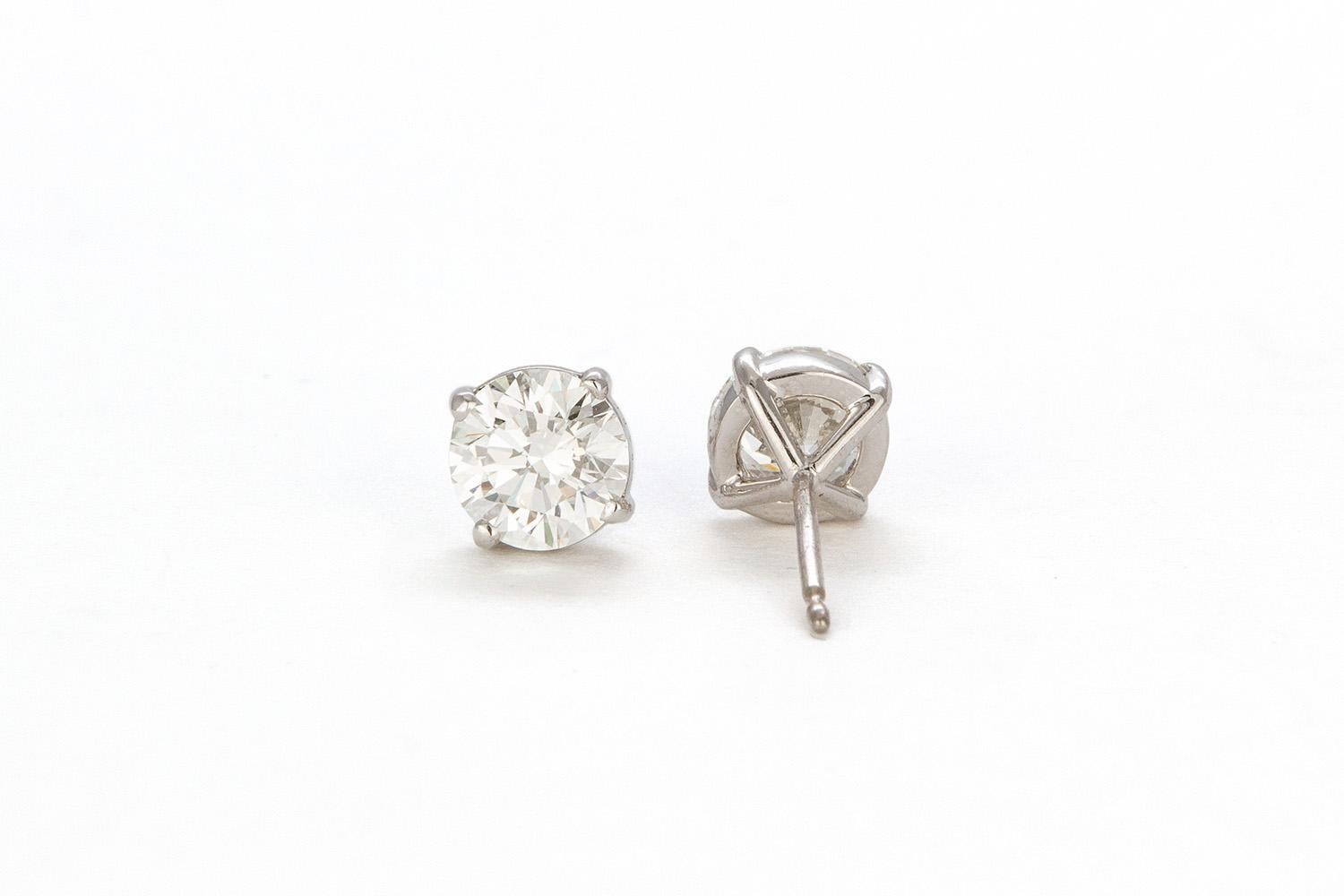 Graff GIA Certified 18 Karat Gold and Diamond Stud Earrings 2.08 Carat I/VVS2 In Excellent Condition In Tustin, CA