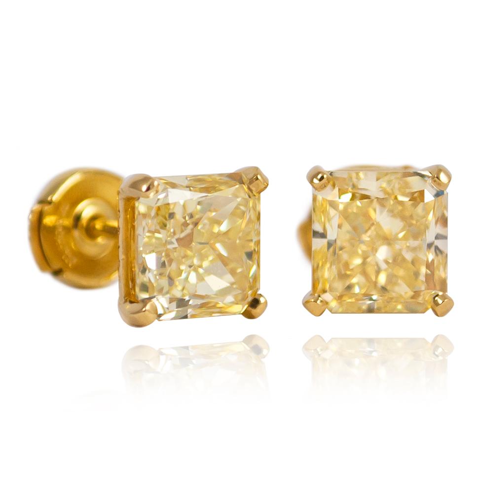 A pair of breathtaking Fancy Yellow Radiant Diamond Studs with La Pousette backs for extra security made by Graff. Truly stunning and from one of the world's best known jewelers. 

This piece comes with 2 certs. Cert #2185884066 and Cert #6183884064