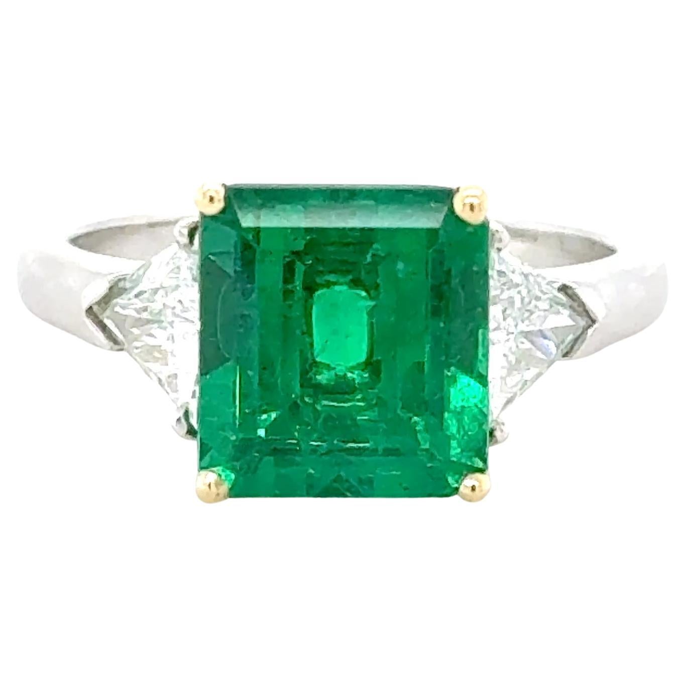 Graff, Gübelin Certified 2.81 Carat Colombian Emerald and Diamond Ring
