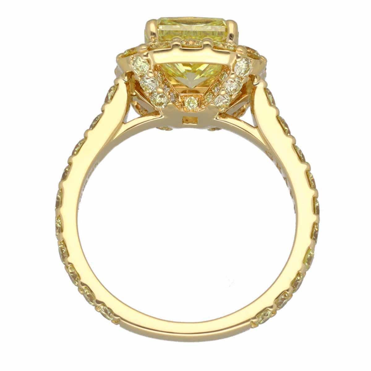 Taille carrée GRAFF Icone 2.09ct Fancy Vivid Yellow Diamond SI1 Bague en or jaune 18K 750 4 3/4 en vente