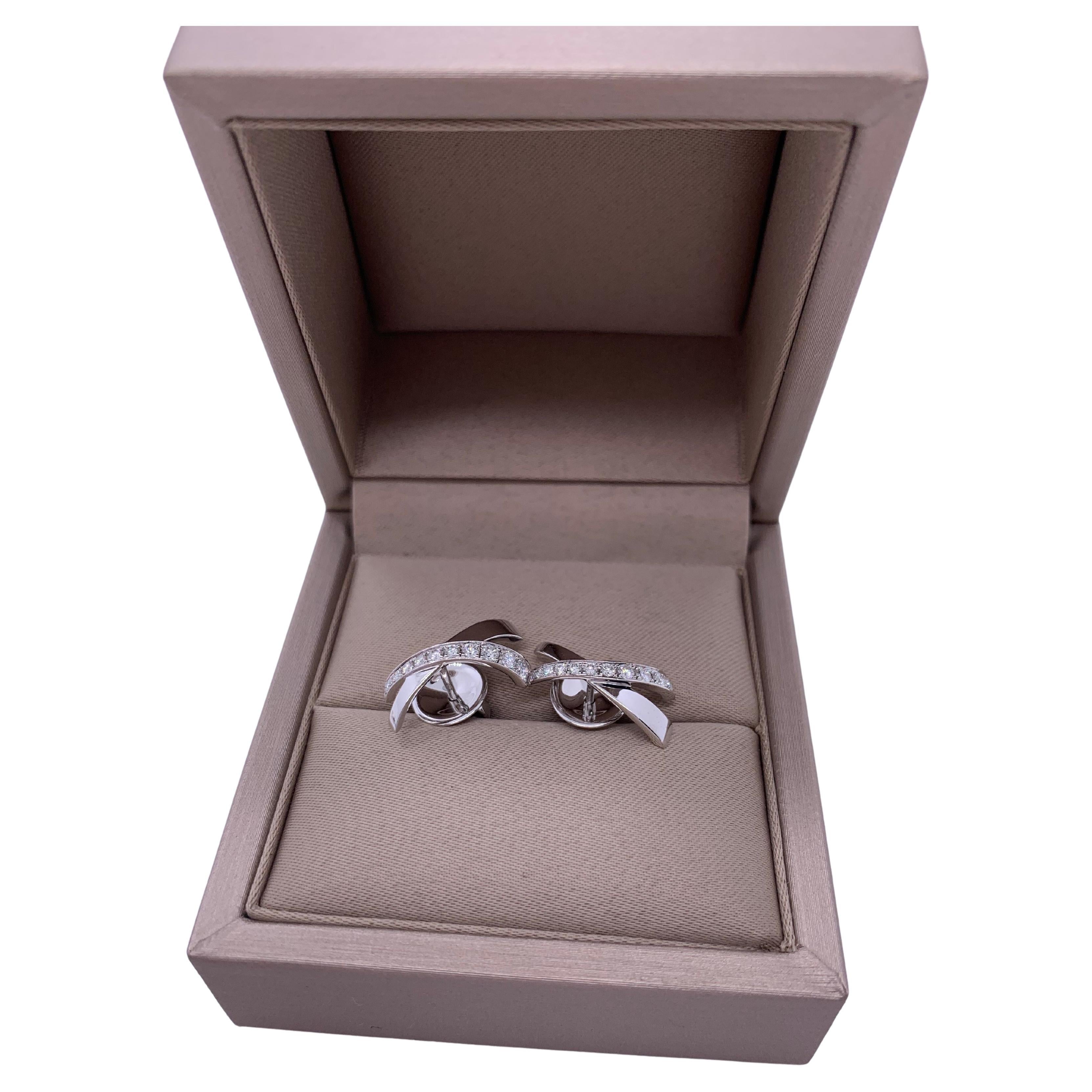 Orecchini con diamanti in oro bianco 18 carati da donna Graff Kiss Collection'S in vendita
