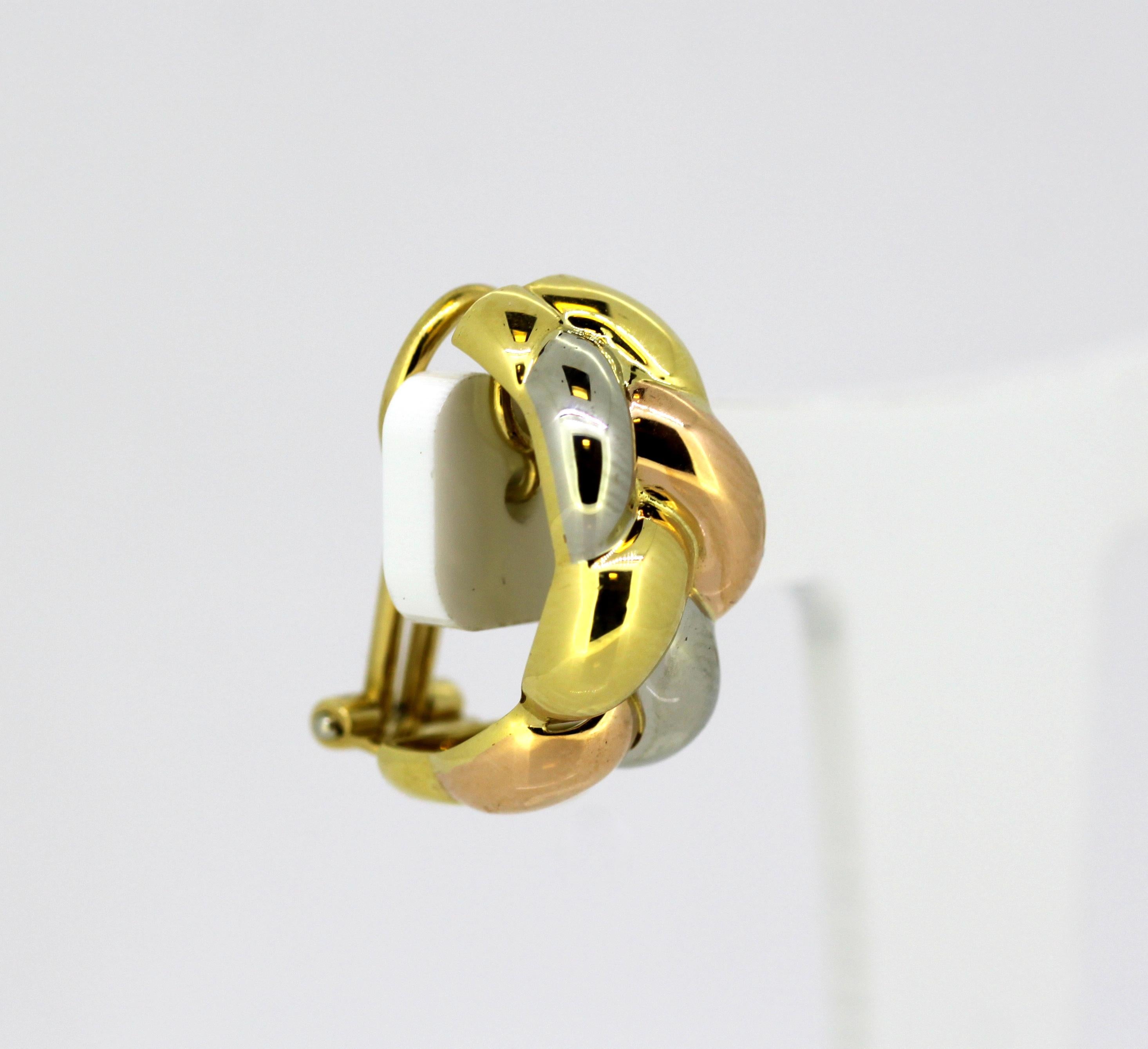 GRAFF - Ladies three color 18k gold clip-on earrings.

DESIGNER: GRAFF

London Import Hallmark Dating 1992

Fully hallmarked.

Dimensions -
Size: 2.4 x 1.7 x 1 cm
Weight: 13 g 

Condition: Earrings are pre-owned, they have some minor wear and tear
