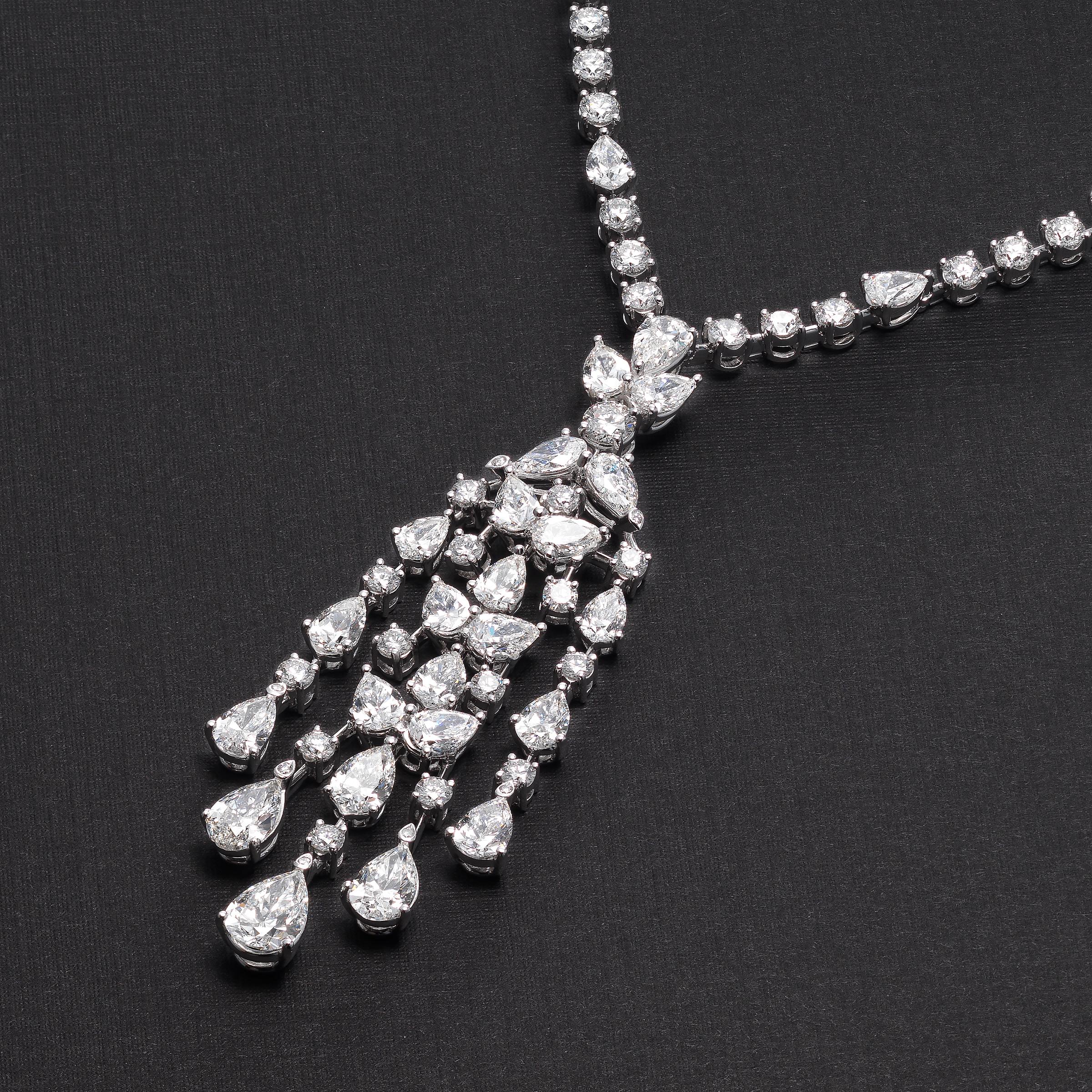 Taglio misto Magnifica collana di diamanti Graff da 31 carati in platino con certificato GIA e custodia in vendita