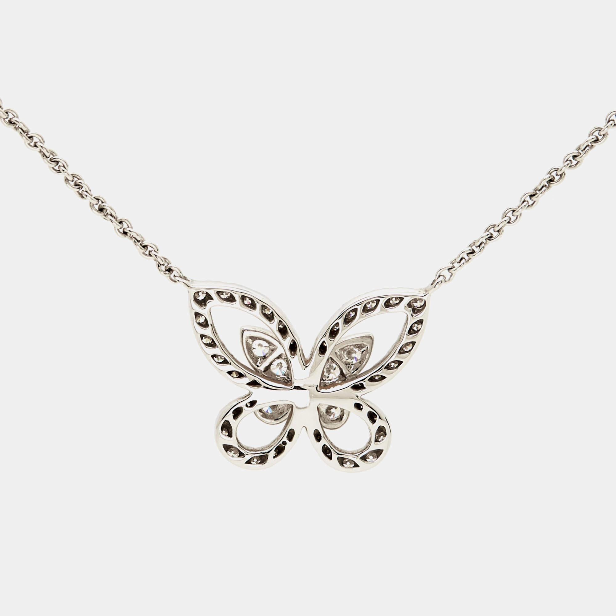 Graff takes a beloved motif from nature to create this stunning butterfly necklace. It is crafted in 18k white gold and the chain holds 5 wonderful butterflies carefully detailed with diamonds. The central pendant is a double-layered butterfly that