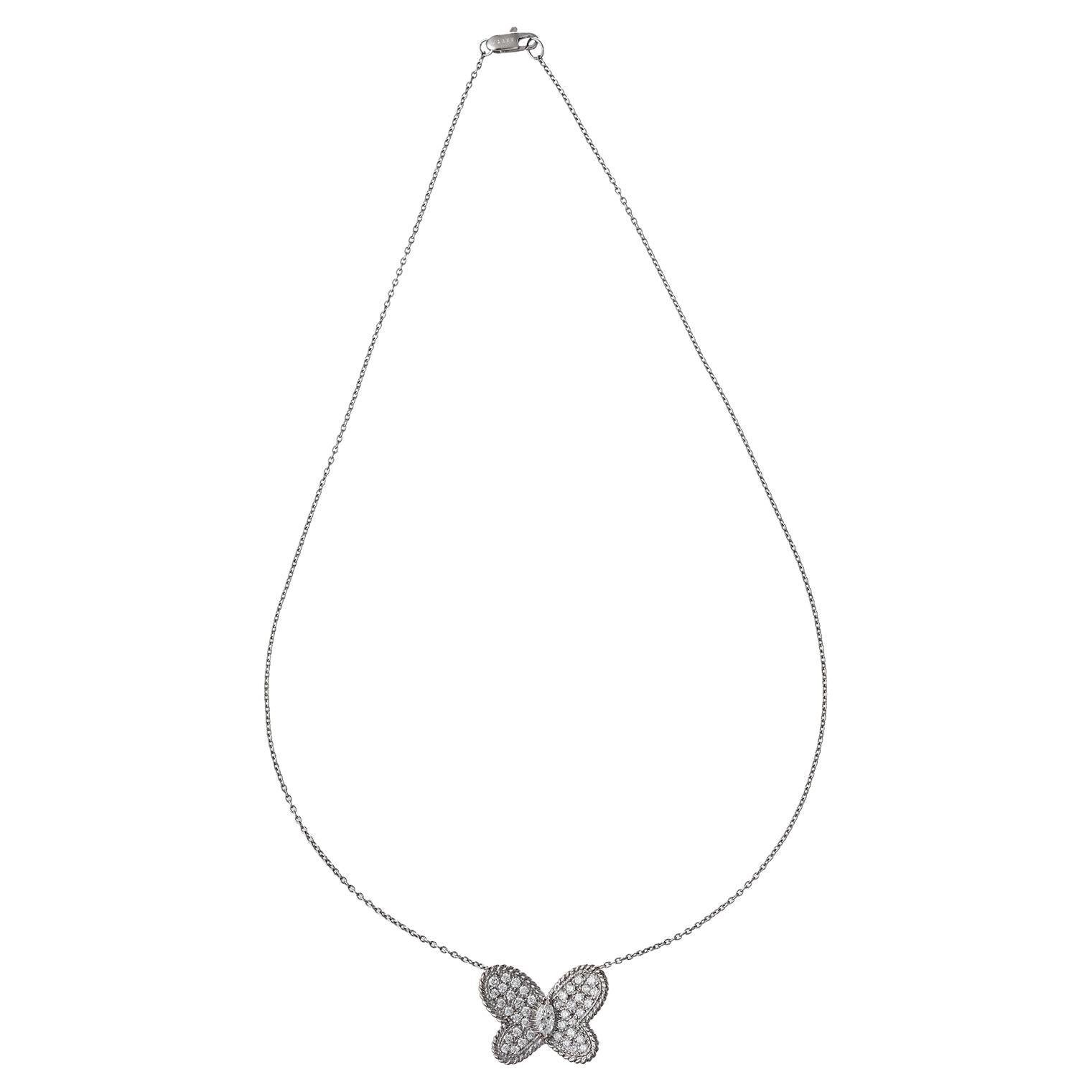 Pendentif papillon en diamant Graff en or blanc 18k, présentant un corps en diamant marquise et des ailes en diamant rond pavé de taille brillant. Diamant marquise pesant environ 0,20 carats et 40 diamants ronds pesant environ 0,80 carats au total