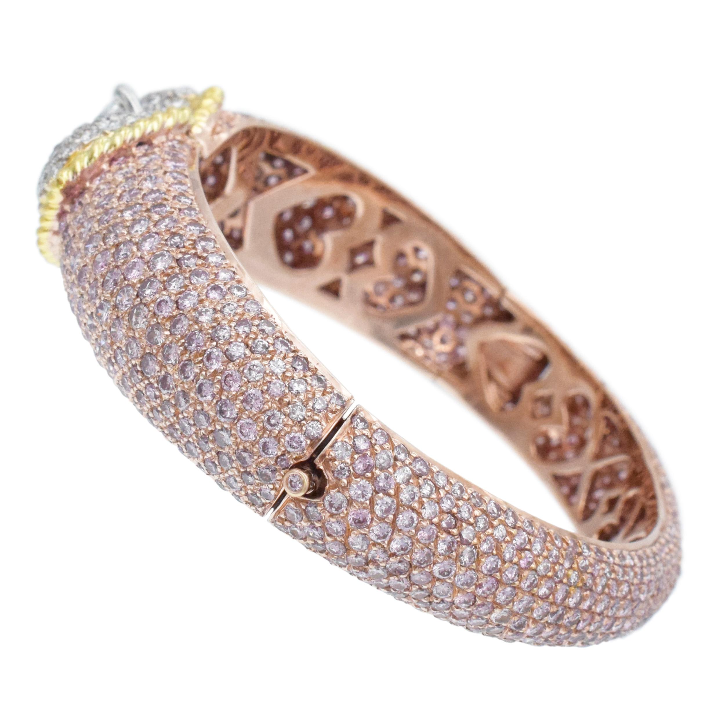 GRAFF  Bracciale Bangle con diamanti bianchi e rosa In condizioni ottime in vendita a New York, NY