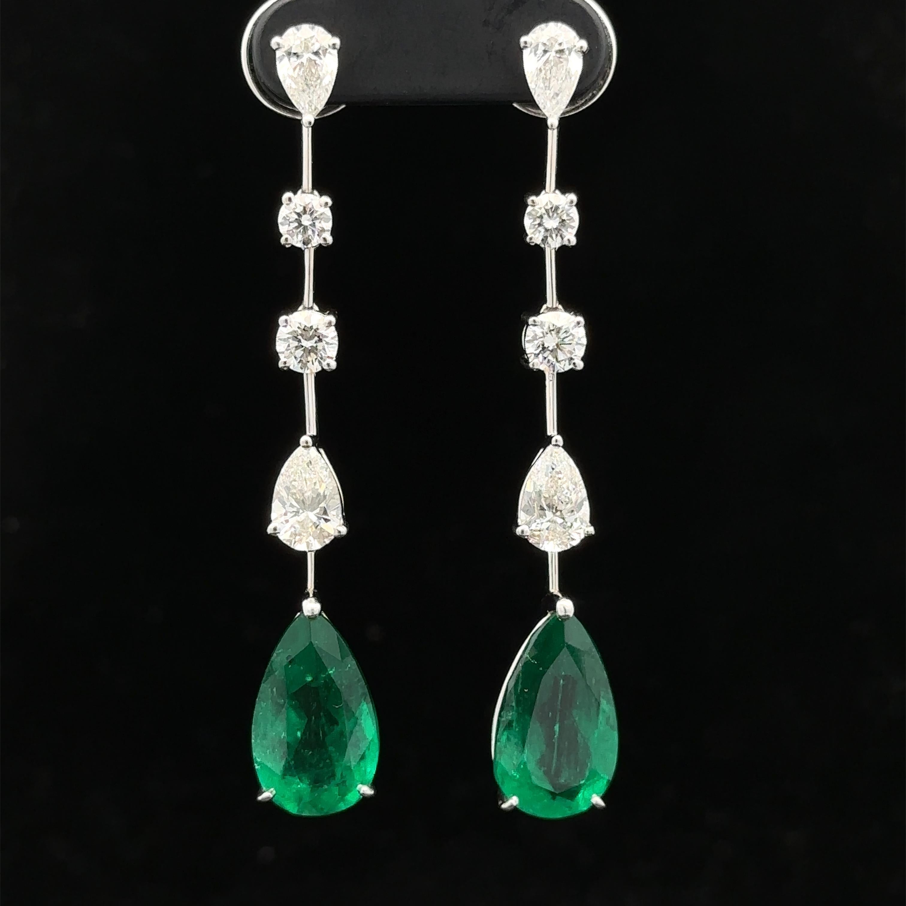 Orecchini a pendente con smeraldo e diamante Graff Platinum AGL Gubelin 13,64ctw in vendita 1