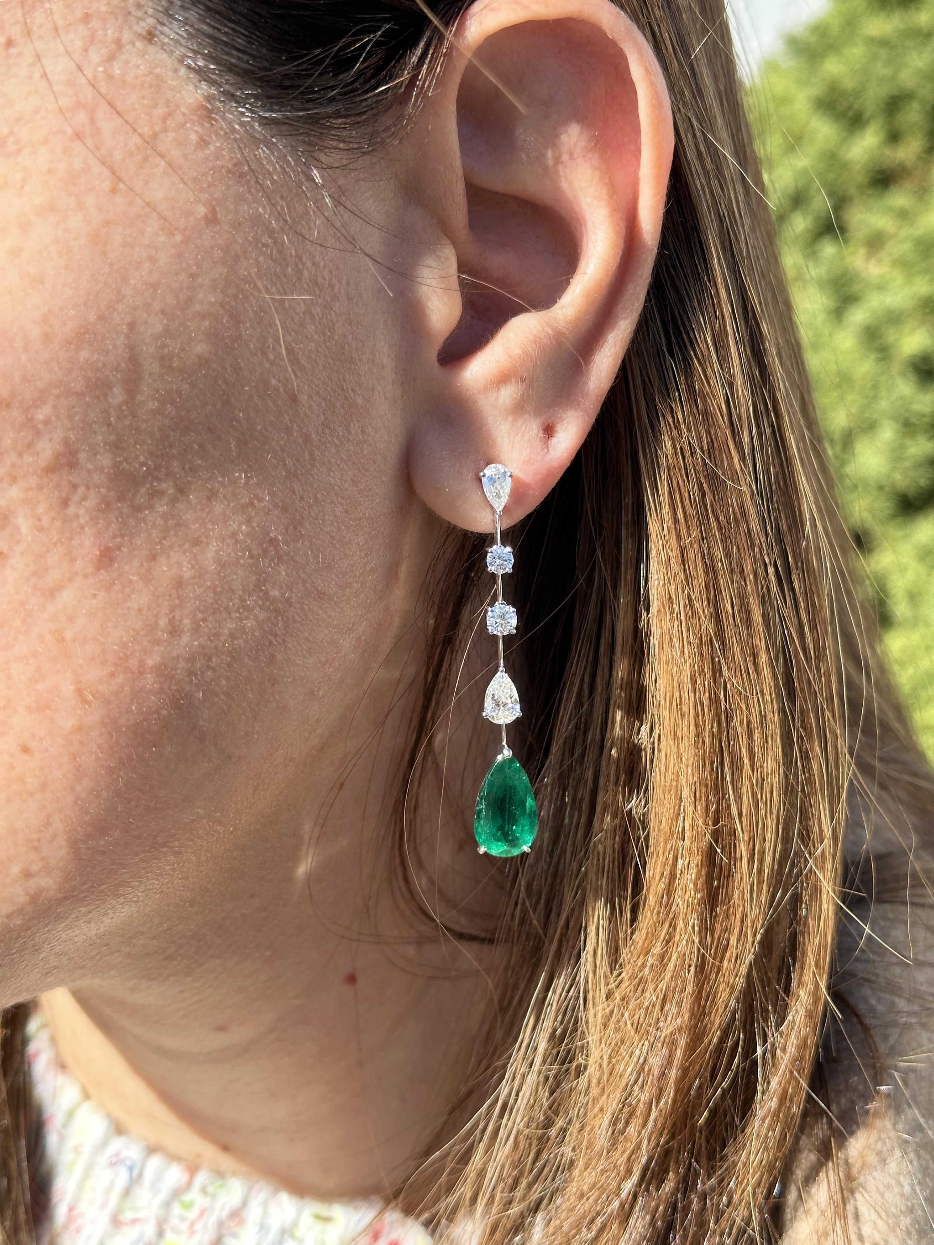 Orecchini a pendente con smeraldo e diamante Graff Platinum AGL Gubelin 13,64ctw in vendita 2
