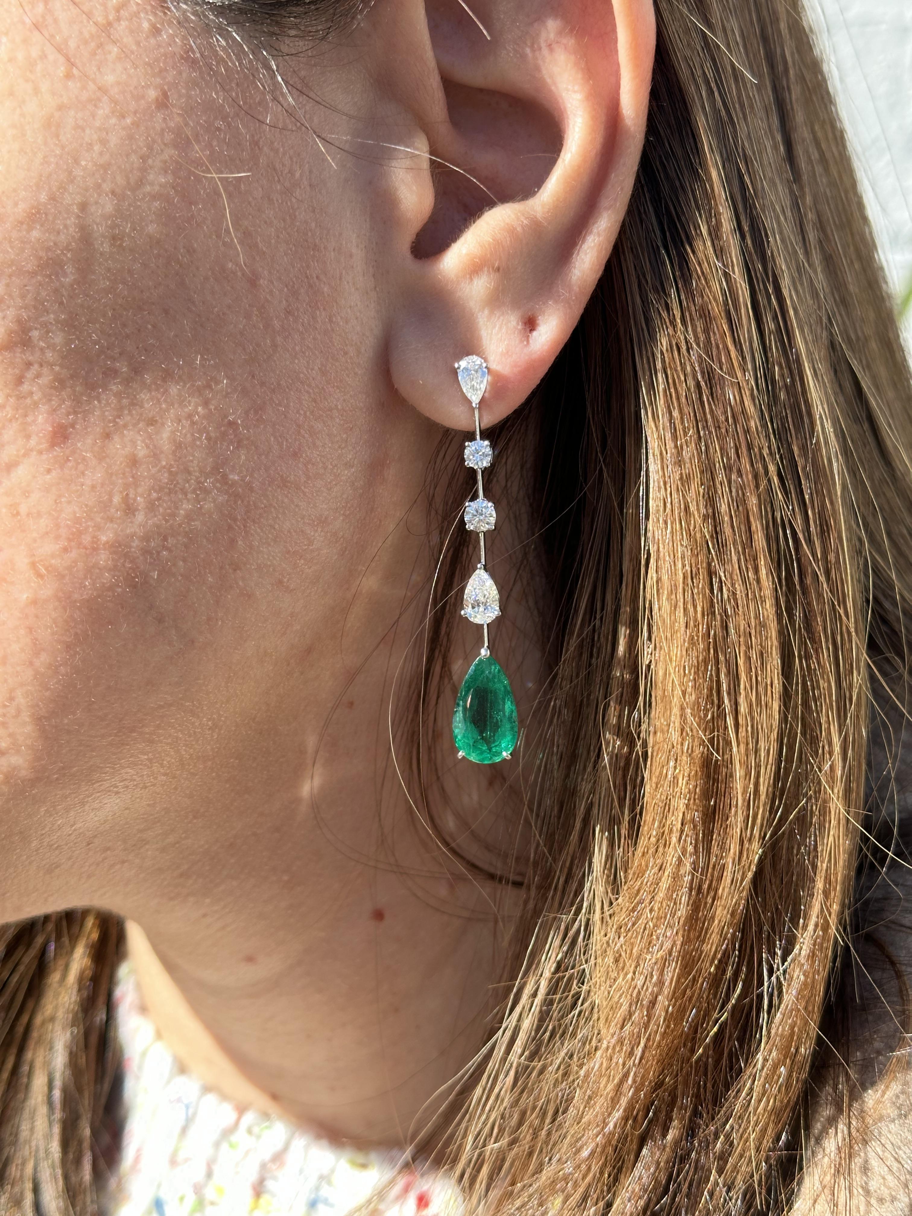 Orecchini a pendente con smeraldo e diamante Graff Platinum AGL Gubelin 13,64ctw in vendita 3