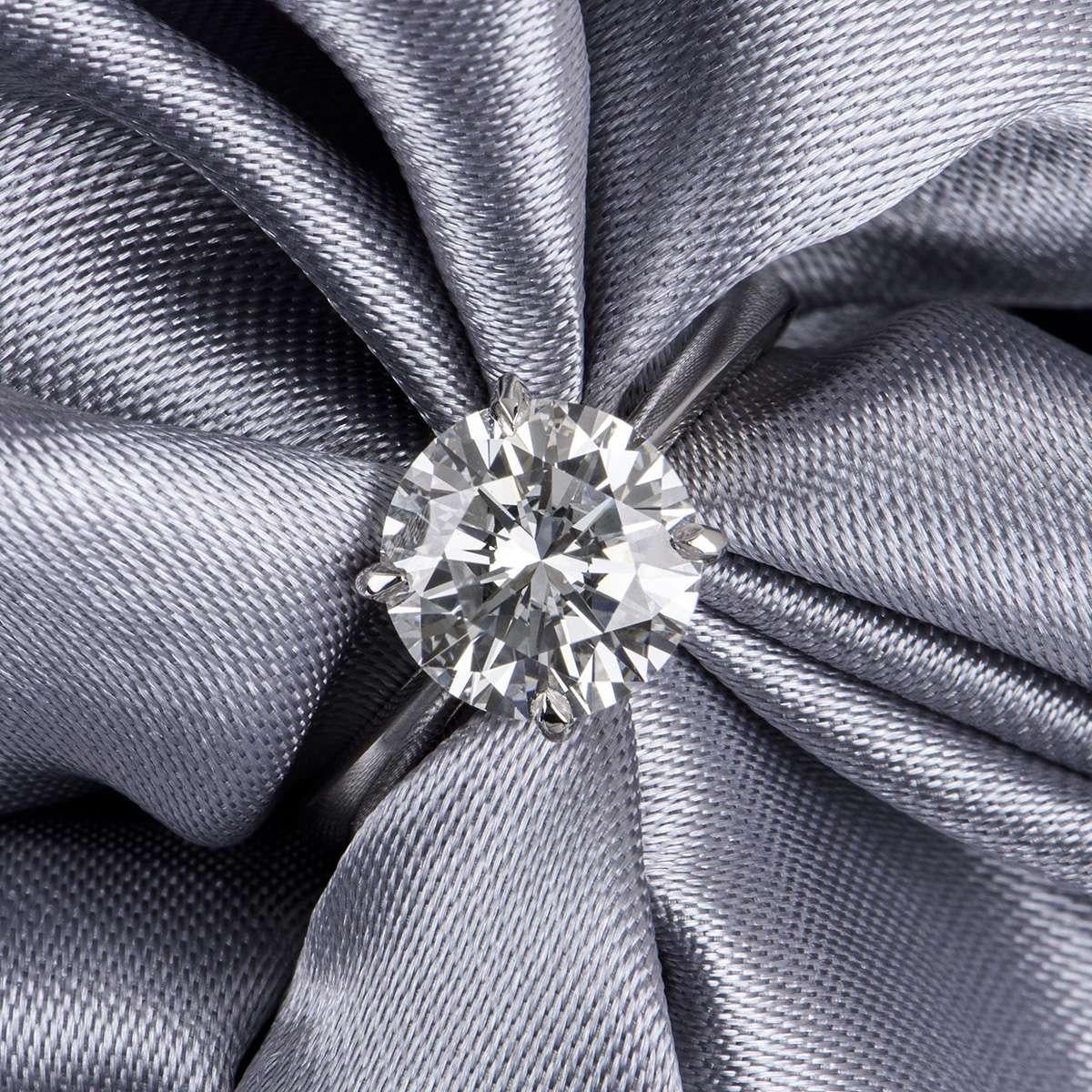 Women's Graff Platinum Round Brilliant Cut Diamond Ring 2.02 Carat GIA Cert