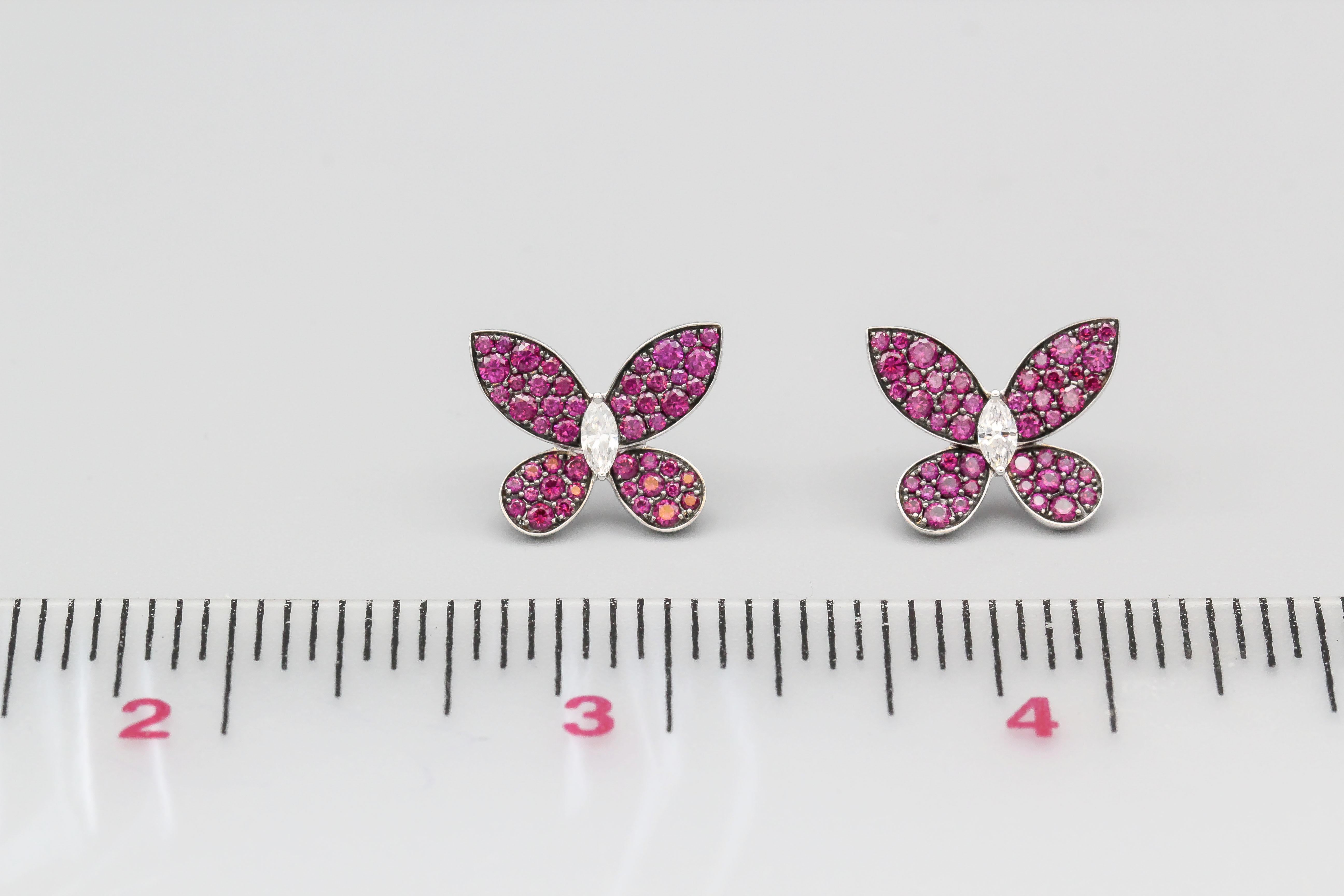 Fine pair of ruby and diamond butterfly earrings by Graff.  Set in 18k white gold.  With original box.


Hallmarks: Graff, AU750, reference numbers, English gold assay mark