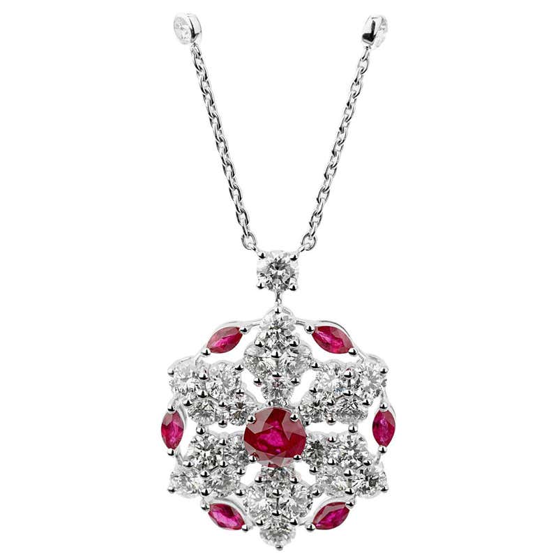 Important Diamond Cluster Diamond Necklace For Sale at 1stDibs