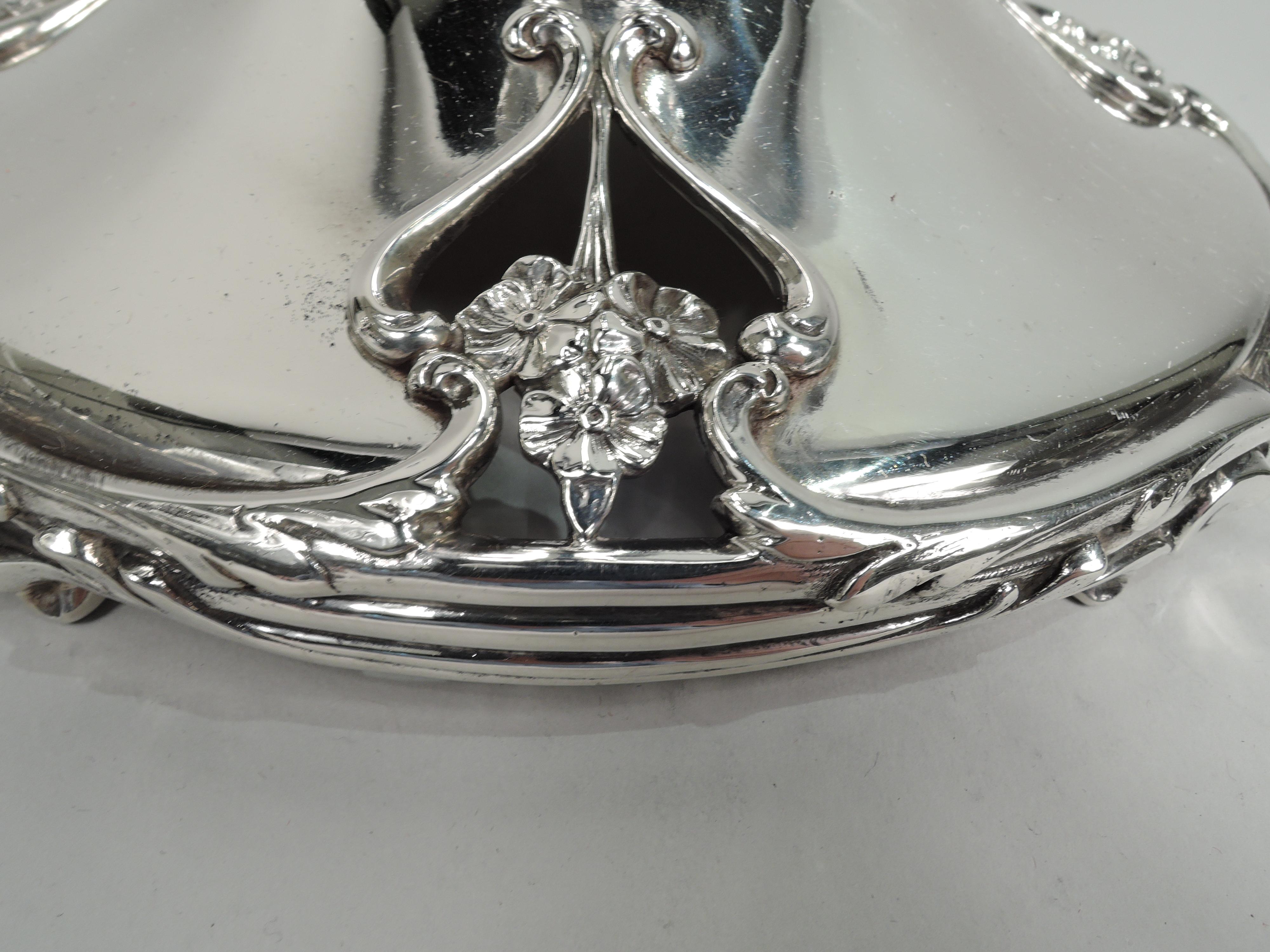 Graff, Washbourne & Dunn Edwardian Regency Sterling Silver Vase In Excellent Condition In New York, NY