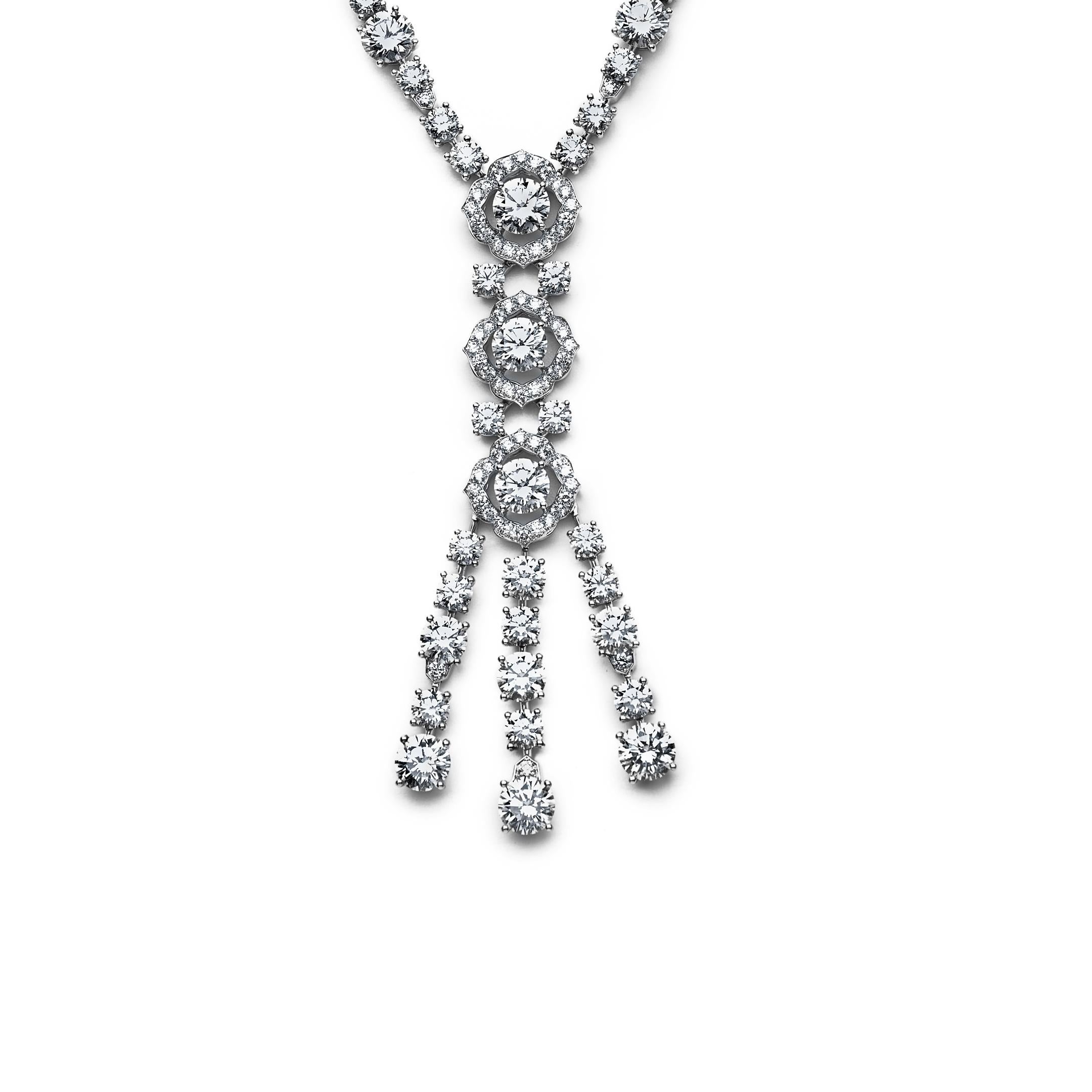 Taille ronde Graff White Gold Chandelier Diamond Necklace en vente