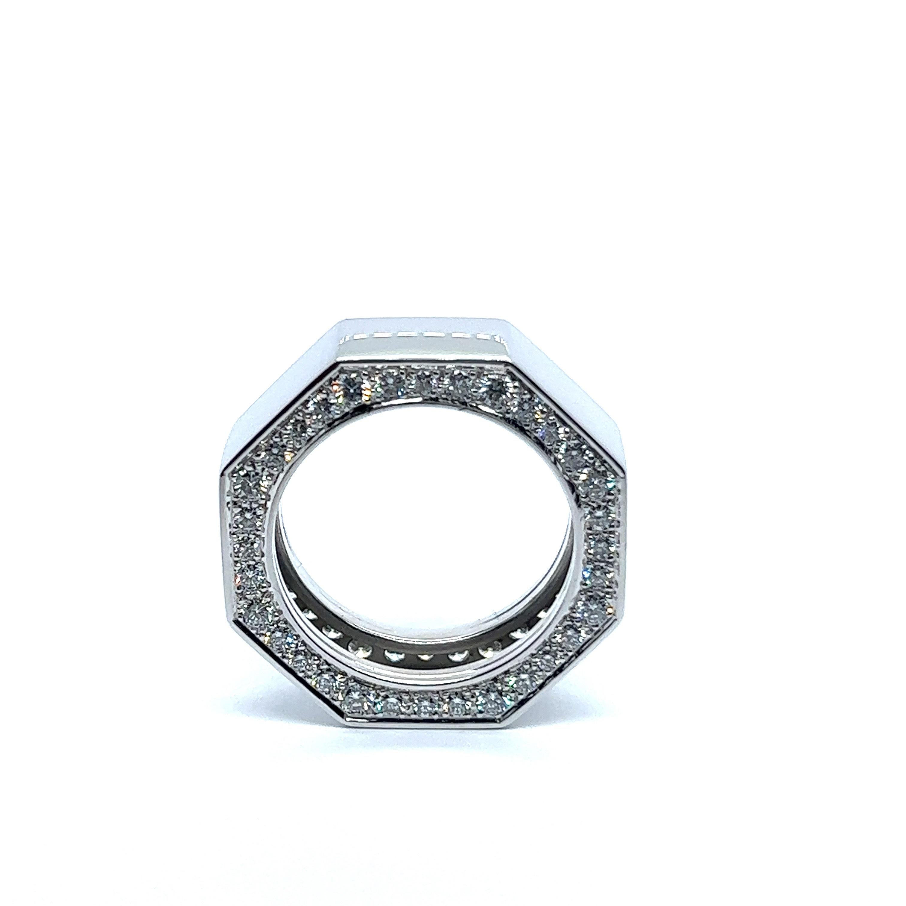 Grafik Ring with Diamonds in 18 Karat White Gold  For Sale 2