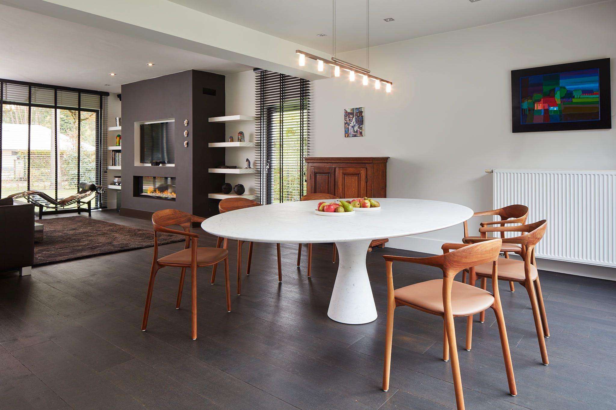 XXIe siècle et contemporain Table de salle à manger contemporaine ovale en marbre Grafite 290/75 en vente