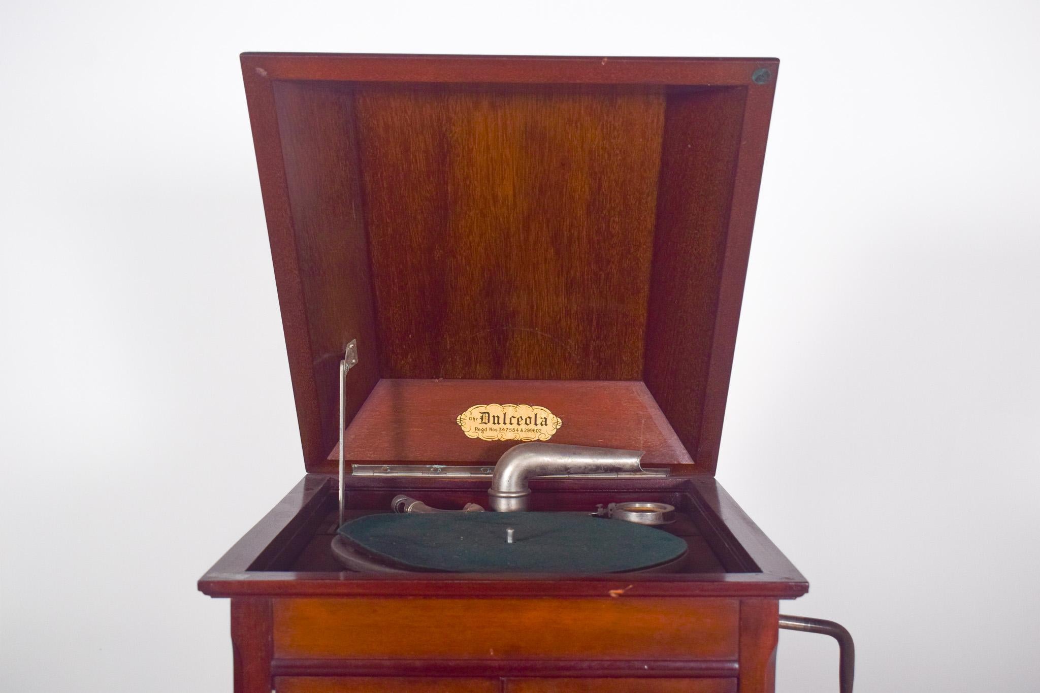 Mid-Century Modern Grafonola the Dulceola avec étui en bois en vente