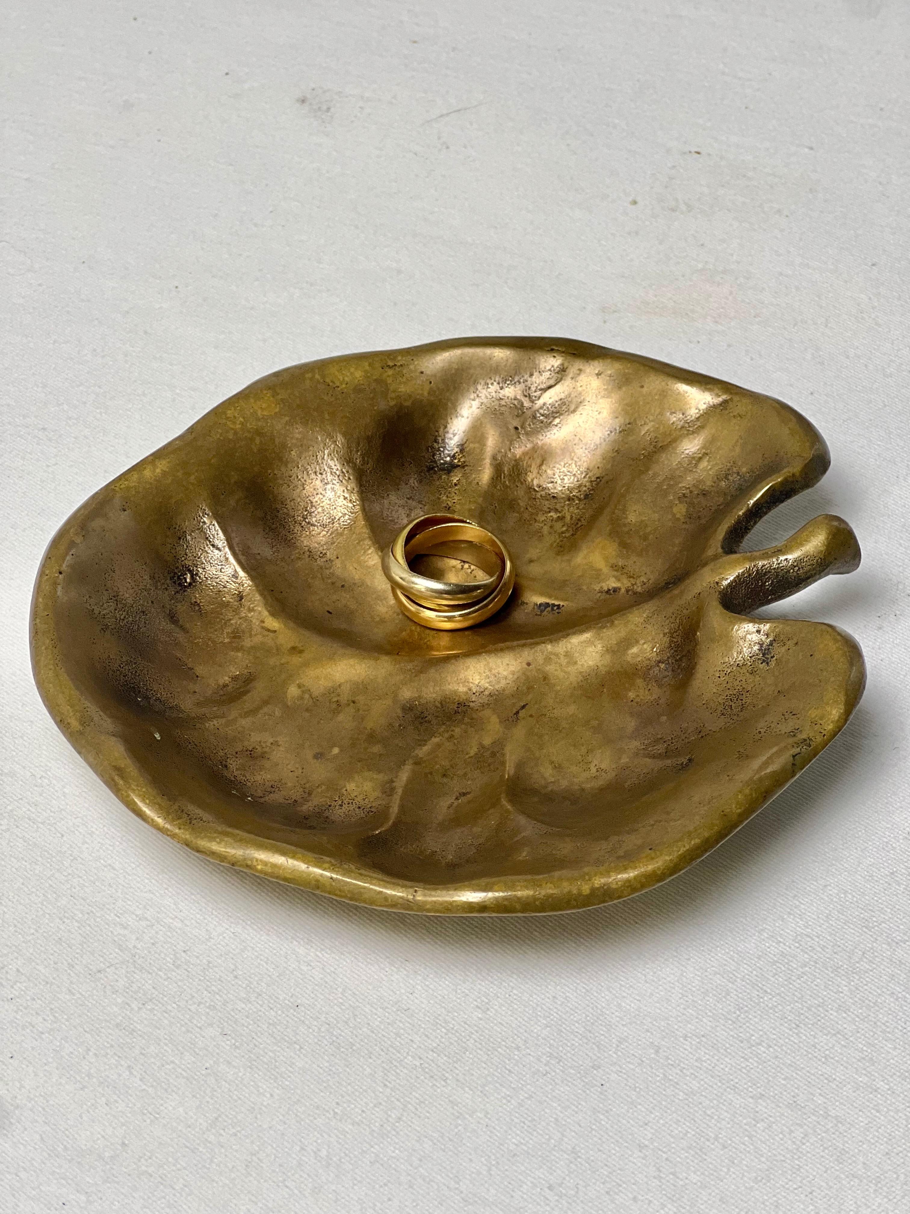 20th Century Graham Bronze Leaf Vide-Poche, Valet Tray or Vanity Dish For Sale