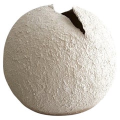 Grain 8 Porzellanskulptur von Laura Pasquino