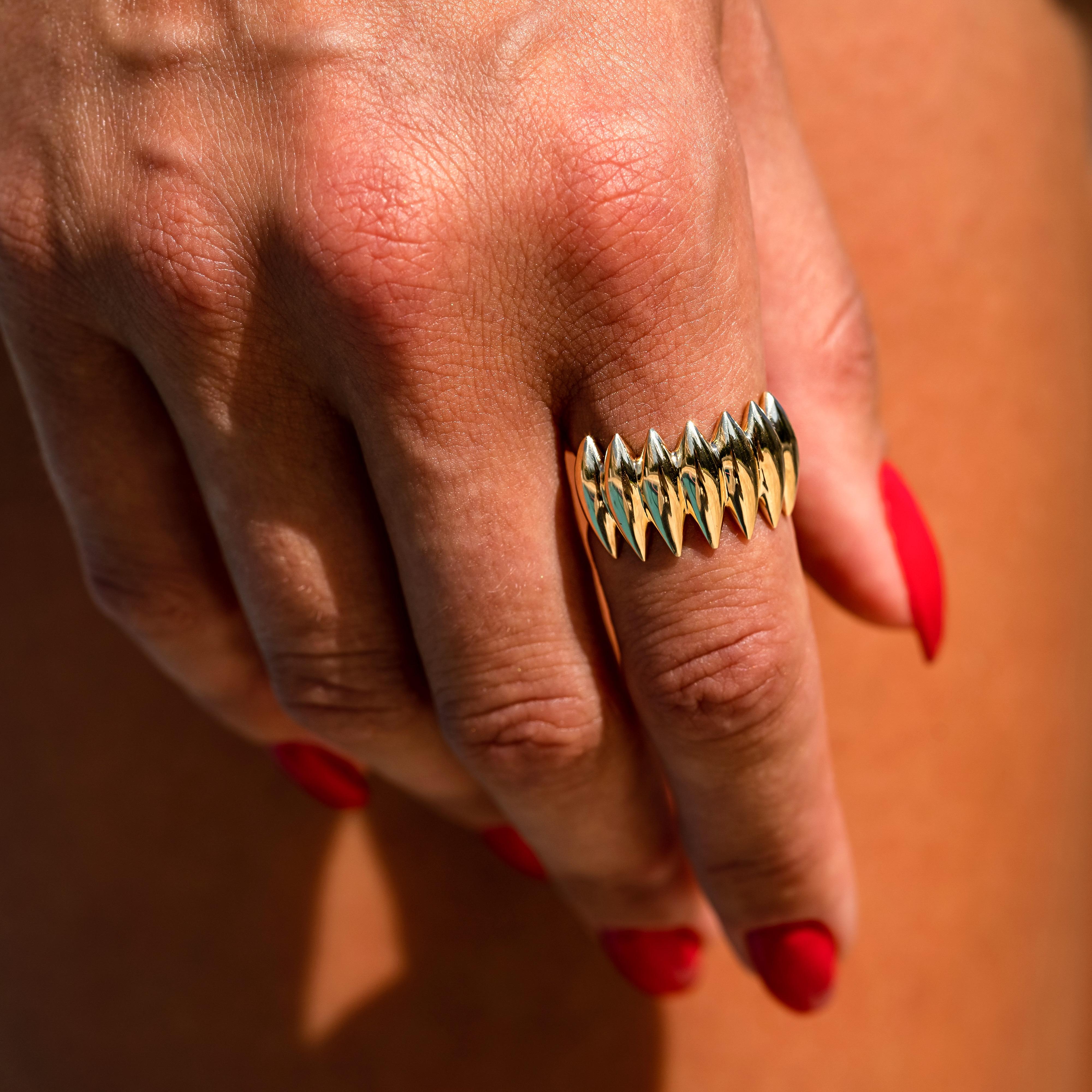 Maria Kotsoni - Contemporary 18K yellow Gold grain array spiky sculptural ring In New Condition For Sale In Nicosia, CY