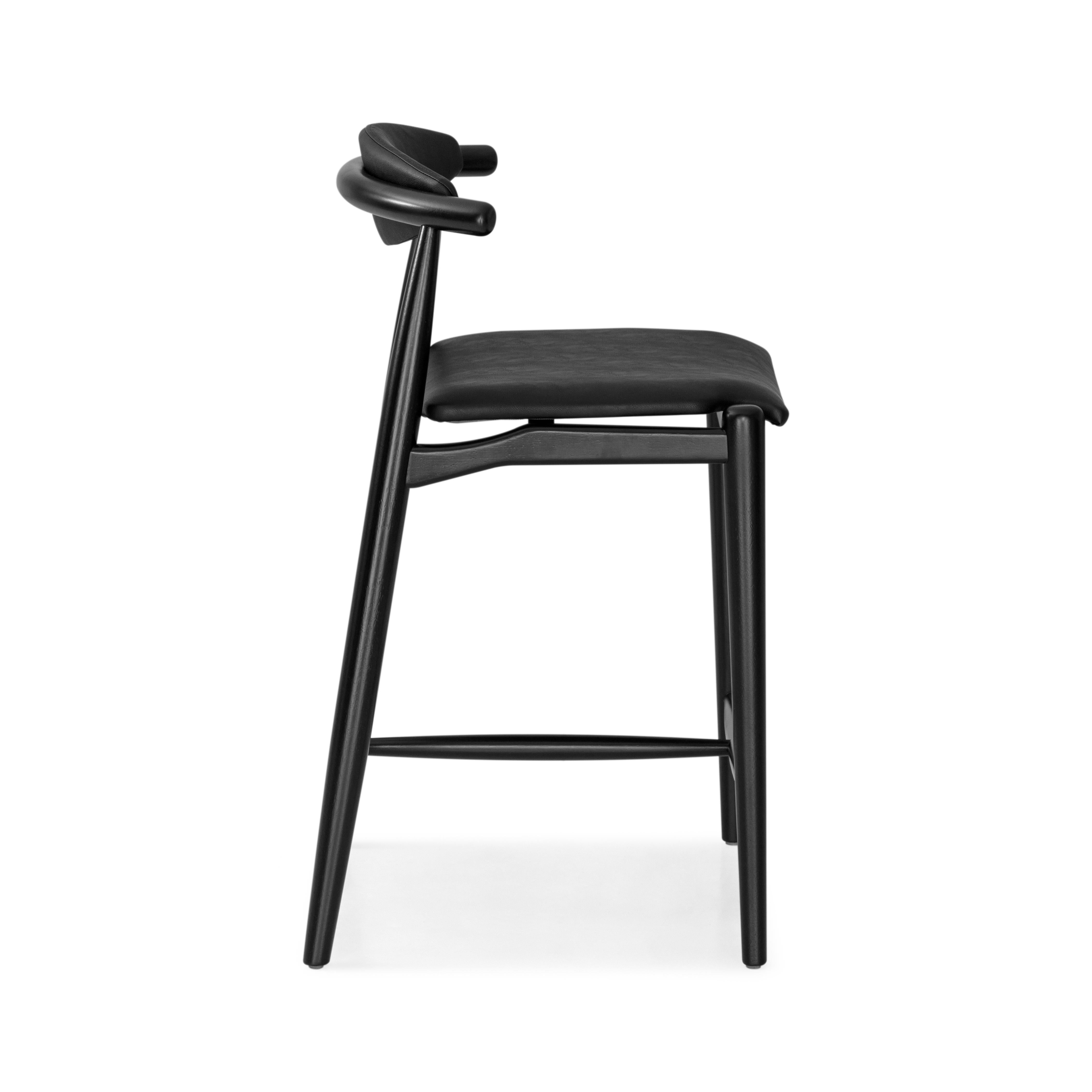 Modern Black Matte Finish Counter Stool with Faux Leather Seat – Grain Collection For Sale