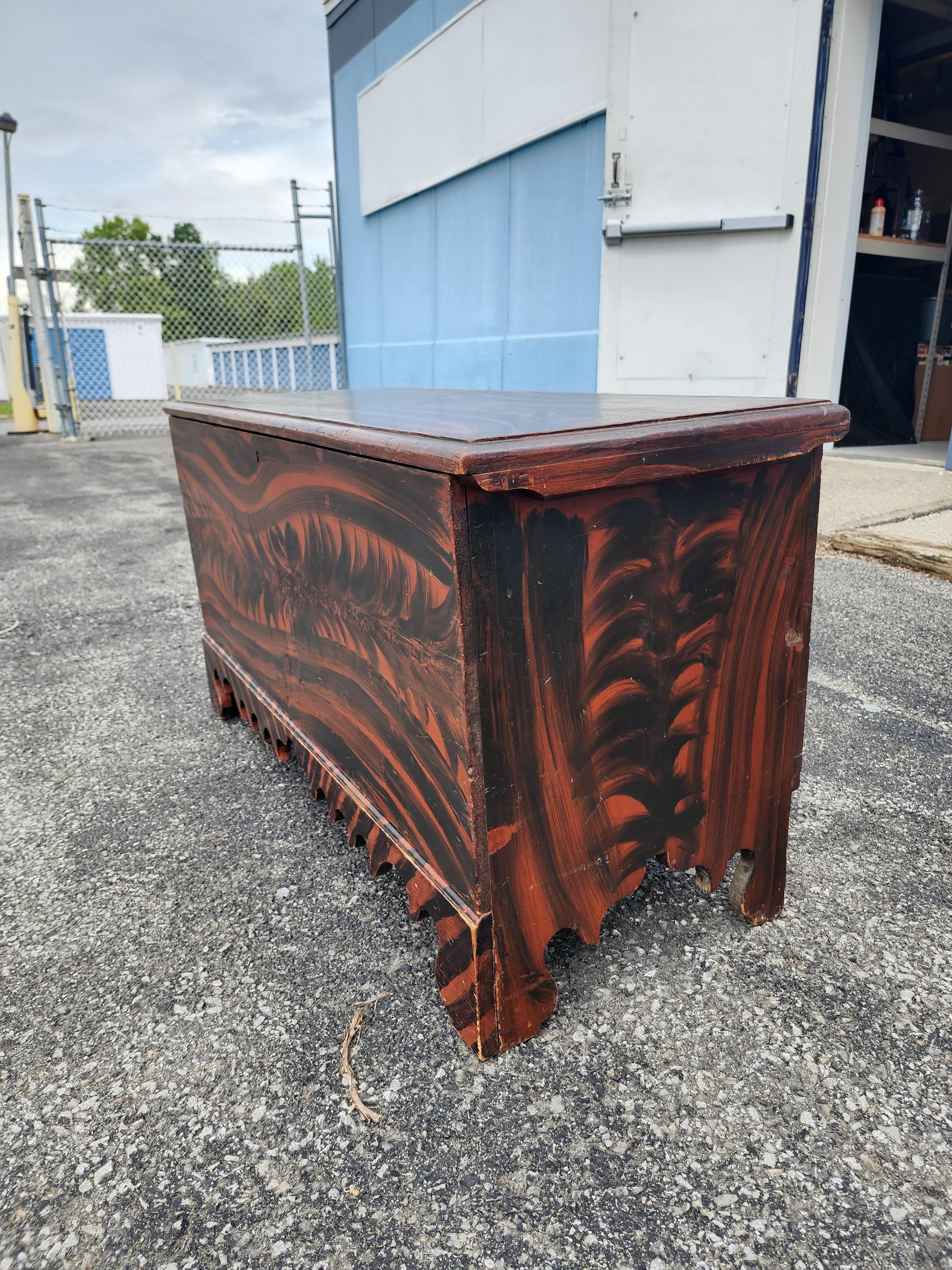 Grain Painted Blanket Chest American  In Good Condition For Sale In Hudson, NY