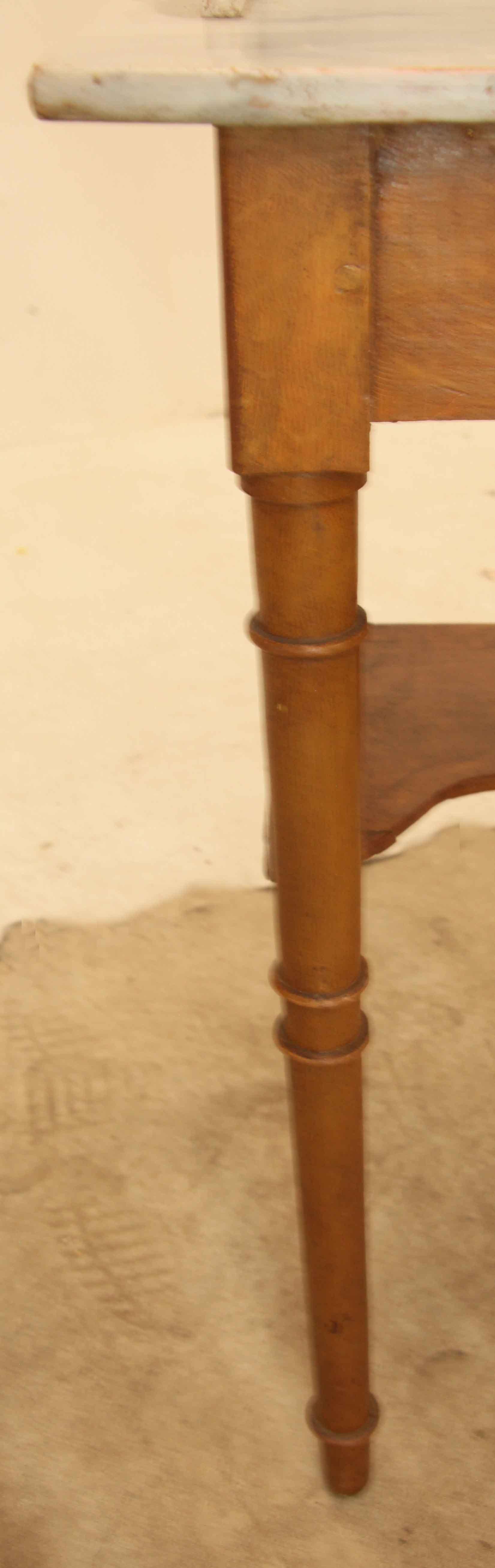 Table à un tiroir peinte en Grain en vente 2